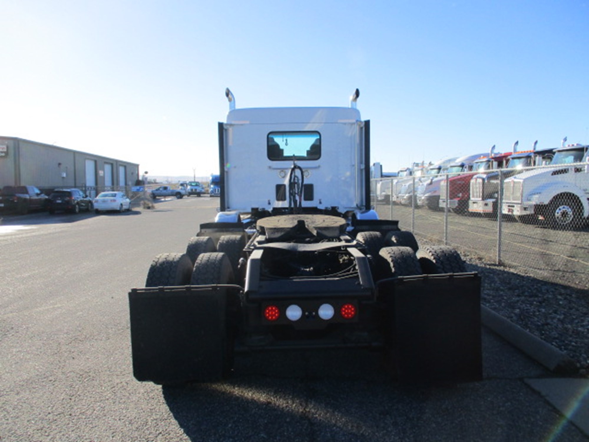 2020 Kenworth T880 - image 4 of 6