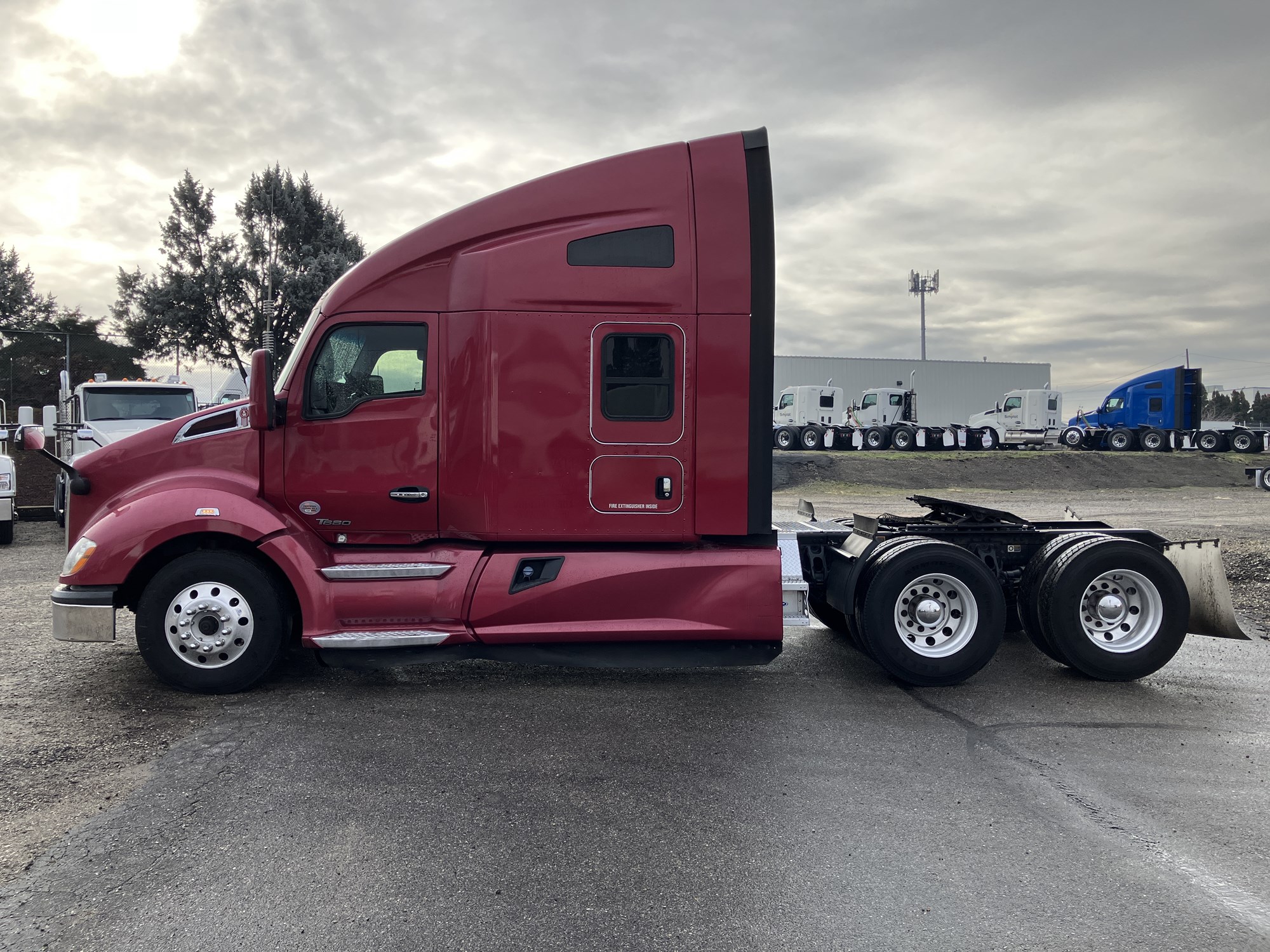2020 Kenworth T680 2020 Kenworth T680 - image 2 of 6