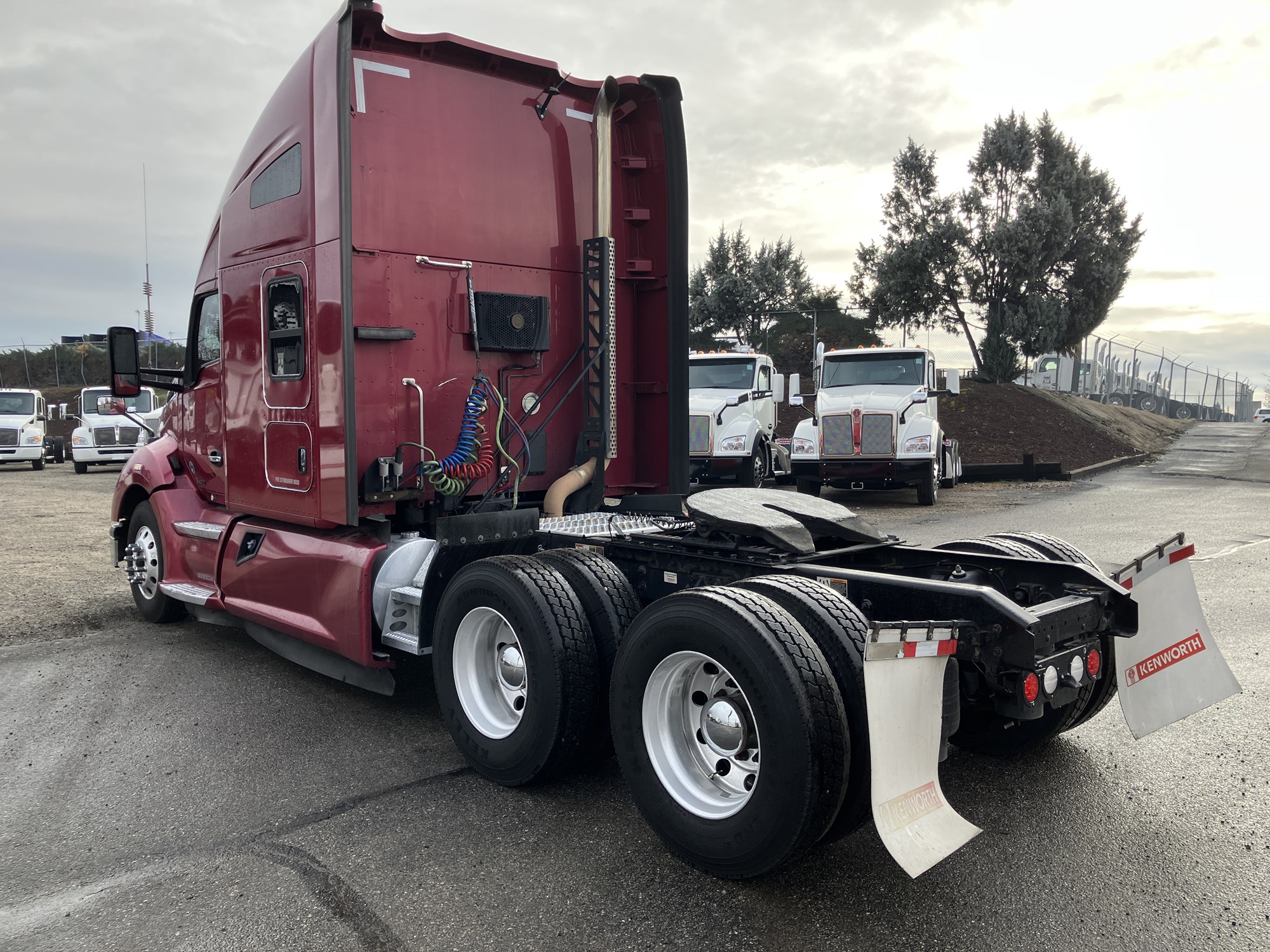 2020 Kenworth T680 2020 Kenworth T680 - image 3 of 6