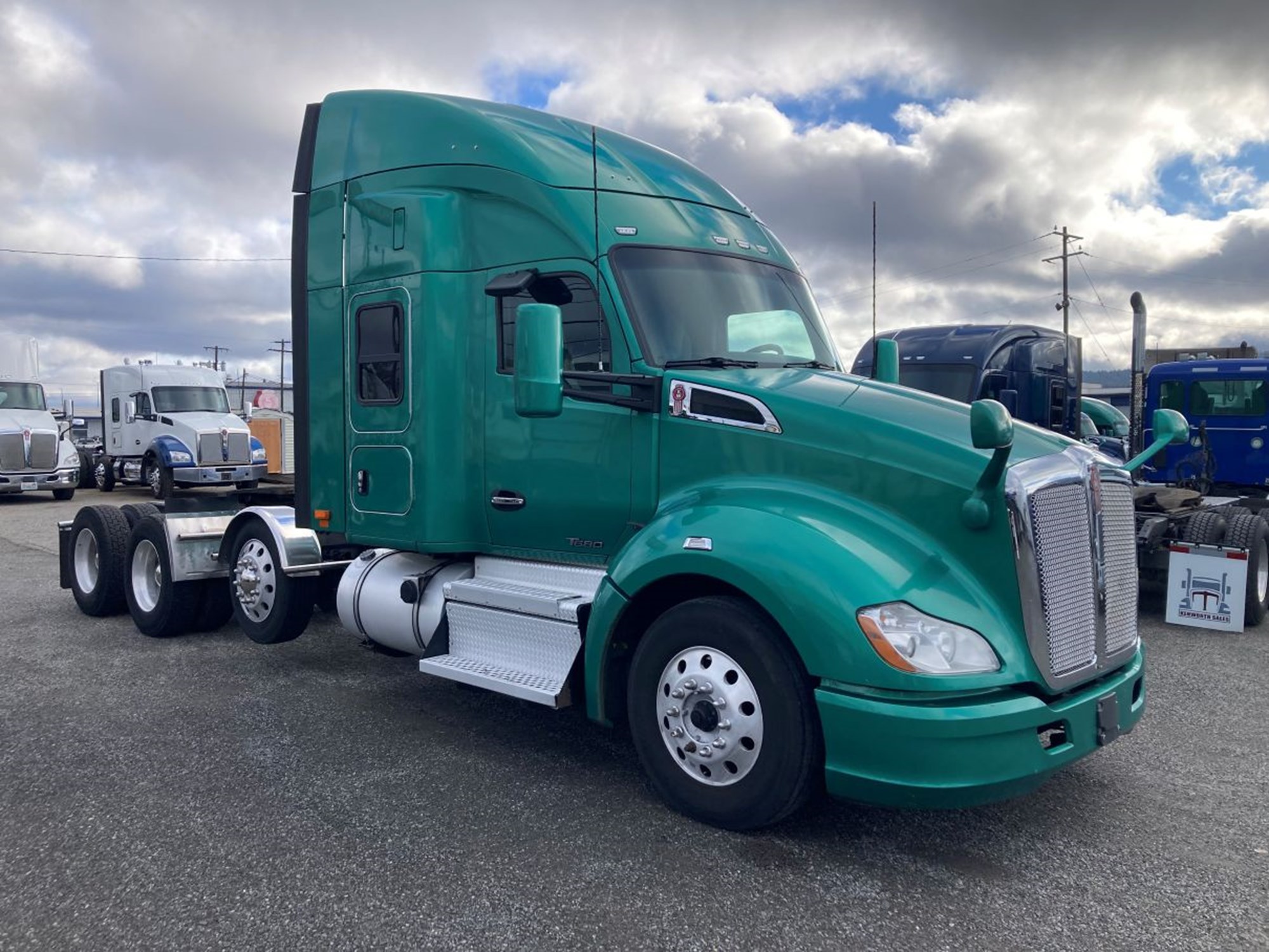 2020 Kenworth T680 - image 2 of 6