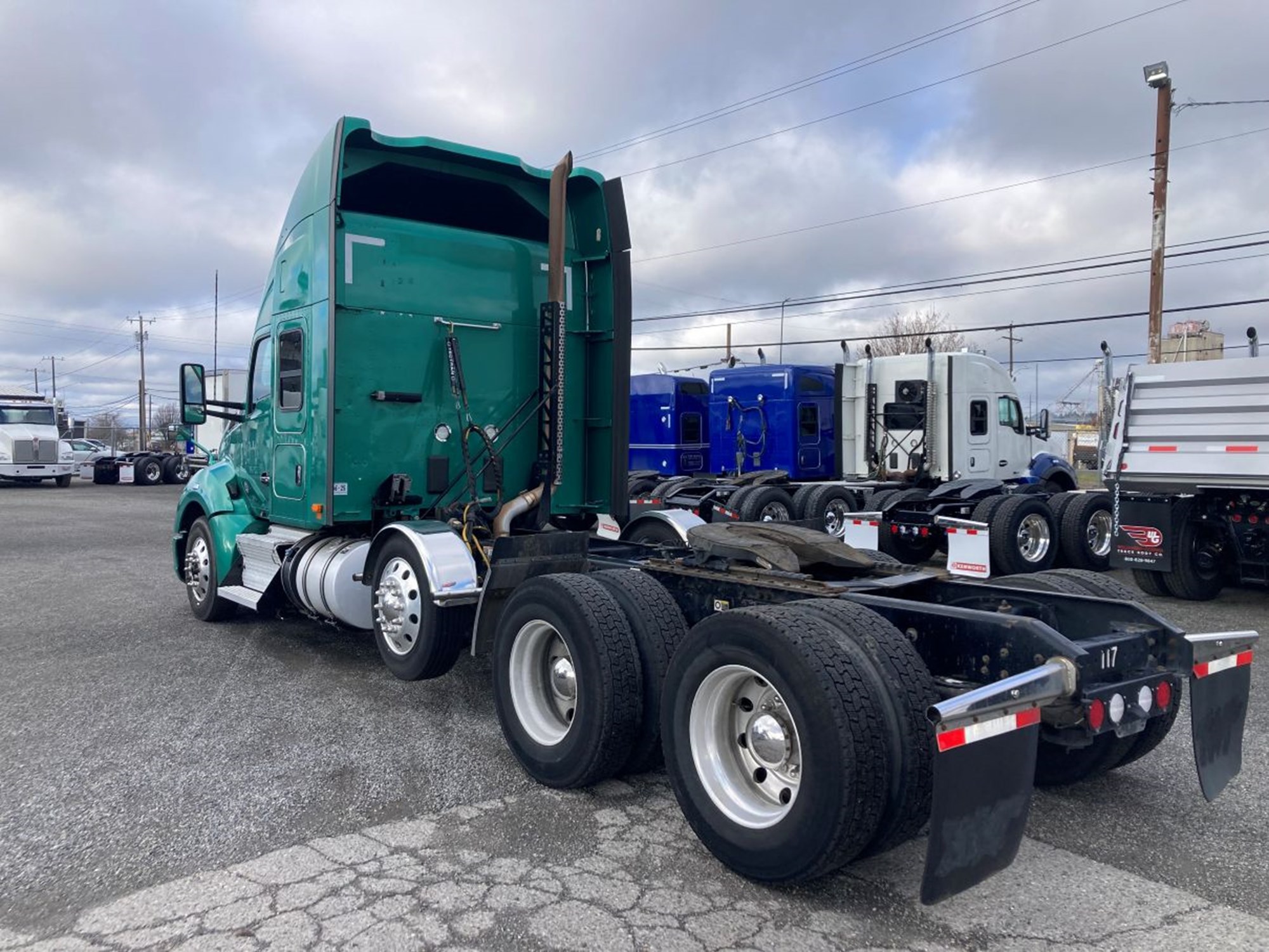 2020 Kenworth T680 - image 4 of 6