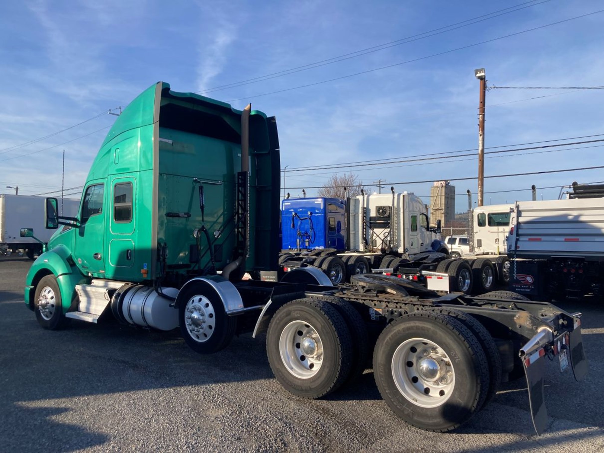 2020 Kenworth T680 - image 3 of 6
