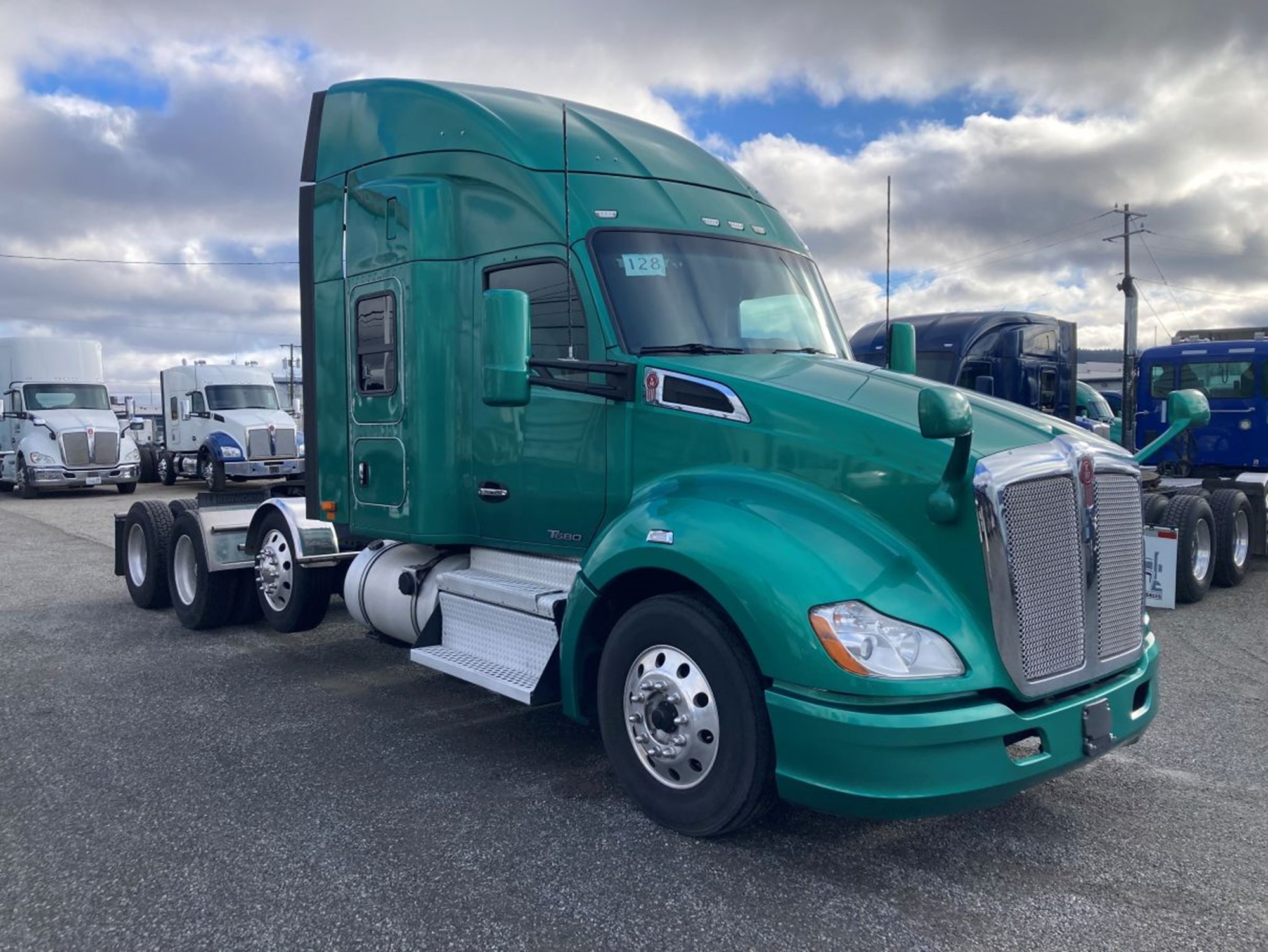 2020 Kenworth T680 - image 2 of 6
