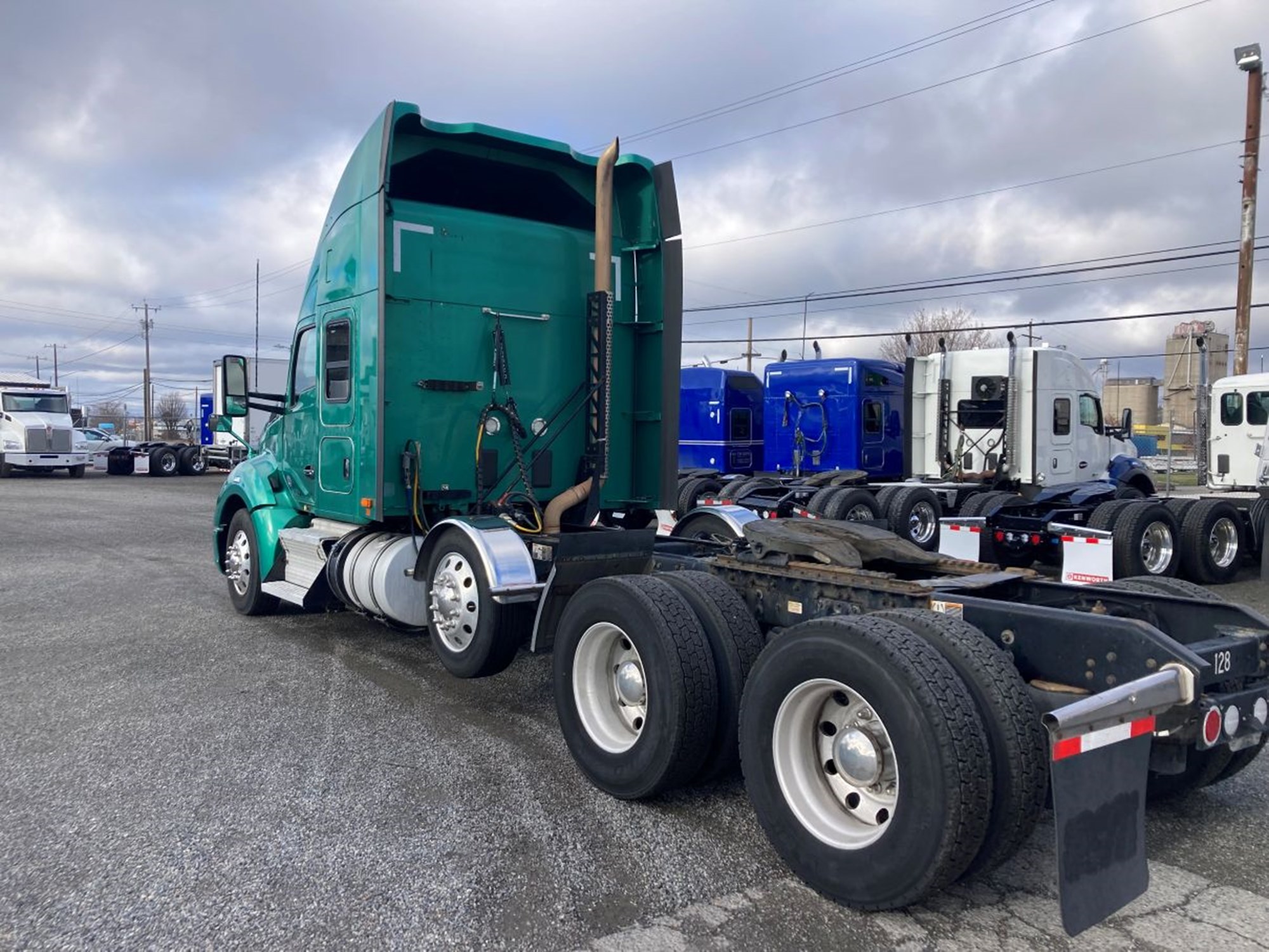2020 Kenworth T680 - image 4 of 6