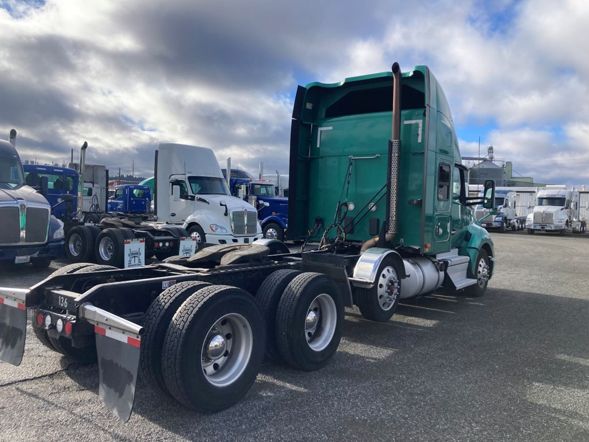 2020 Kenworth T680 - image 3 of 6
