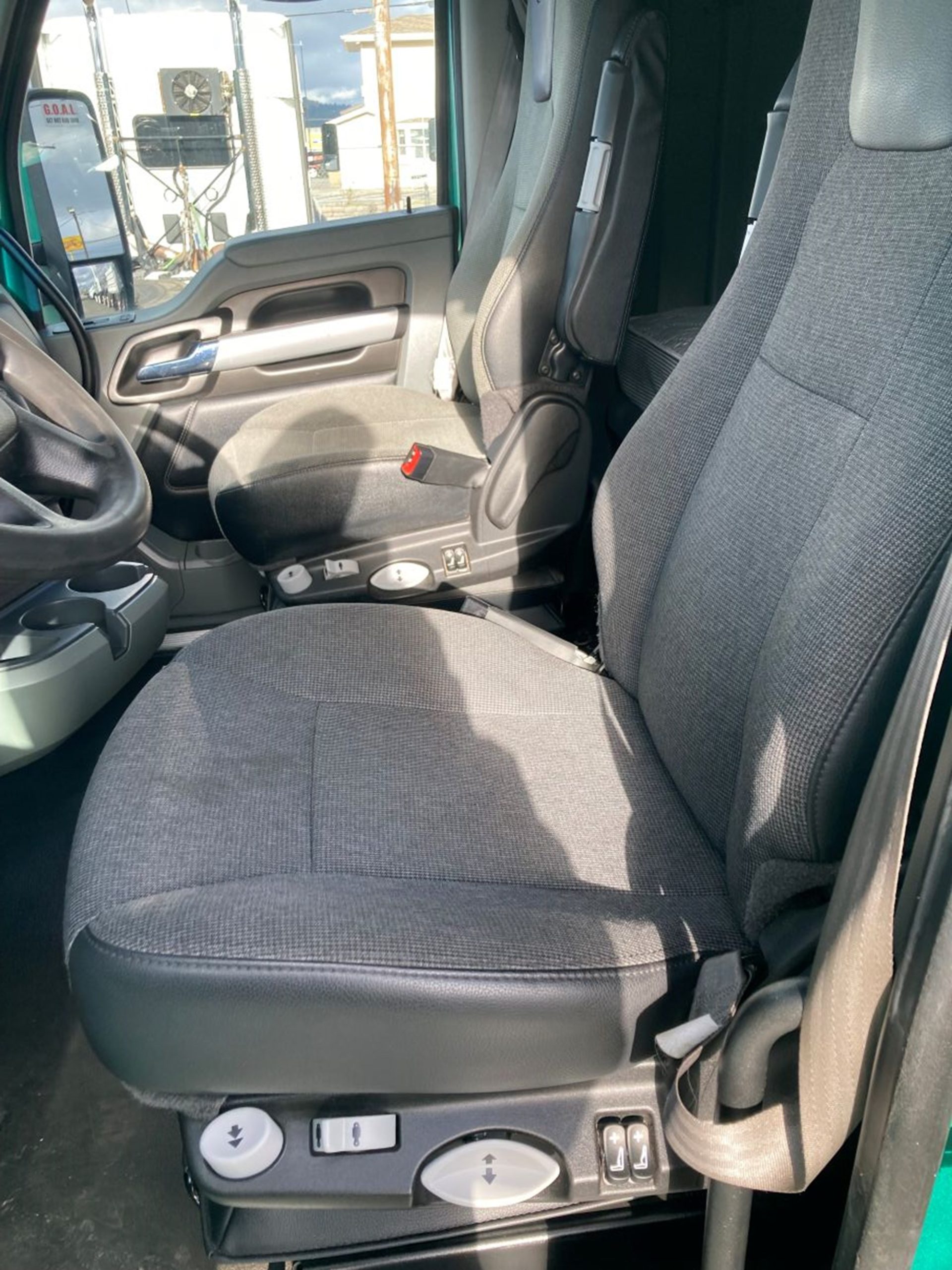 2020 Kenworth T680 - image 6 of 6