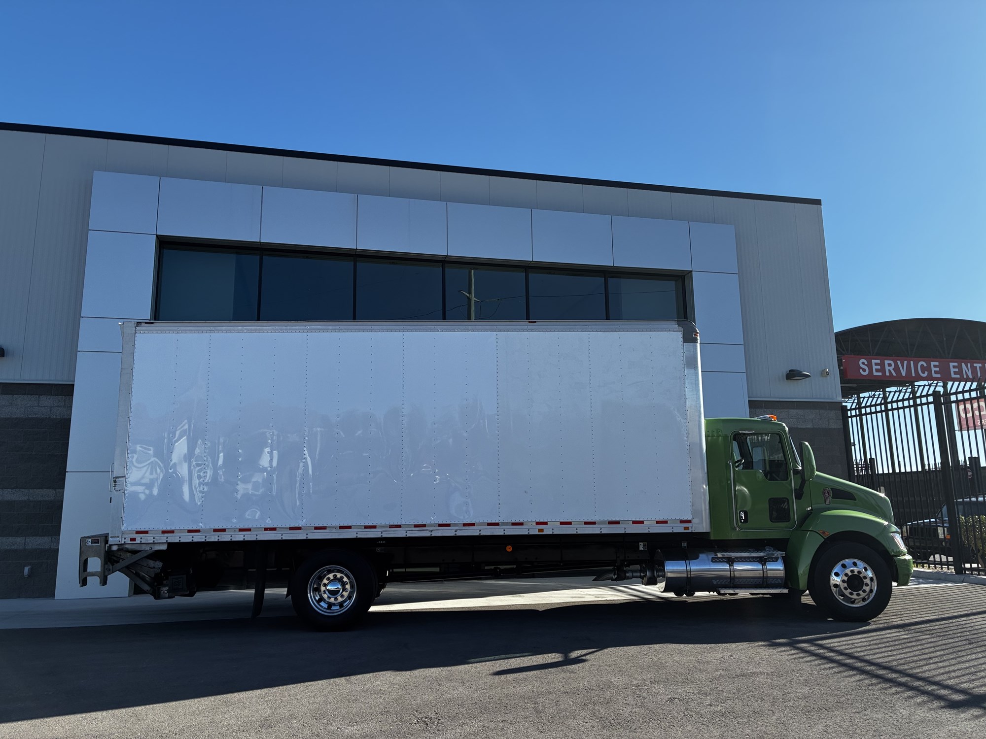 2020 Kenworth T270 - image 2 of 6