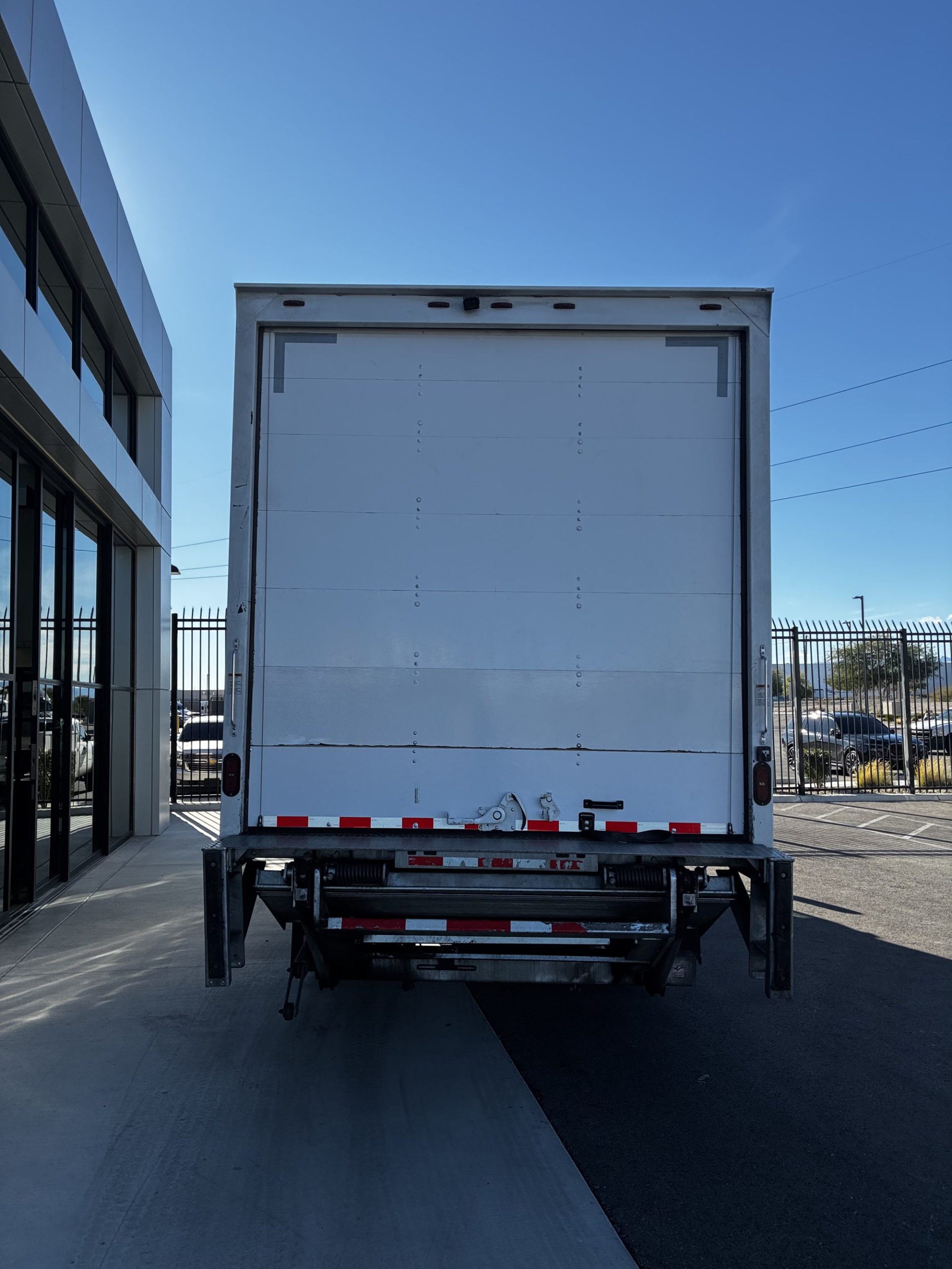 2020 Kenworth T270 - image 4 of 6