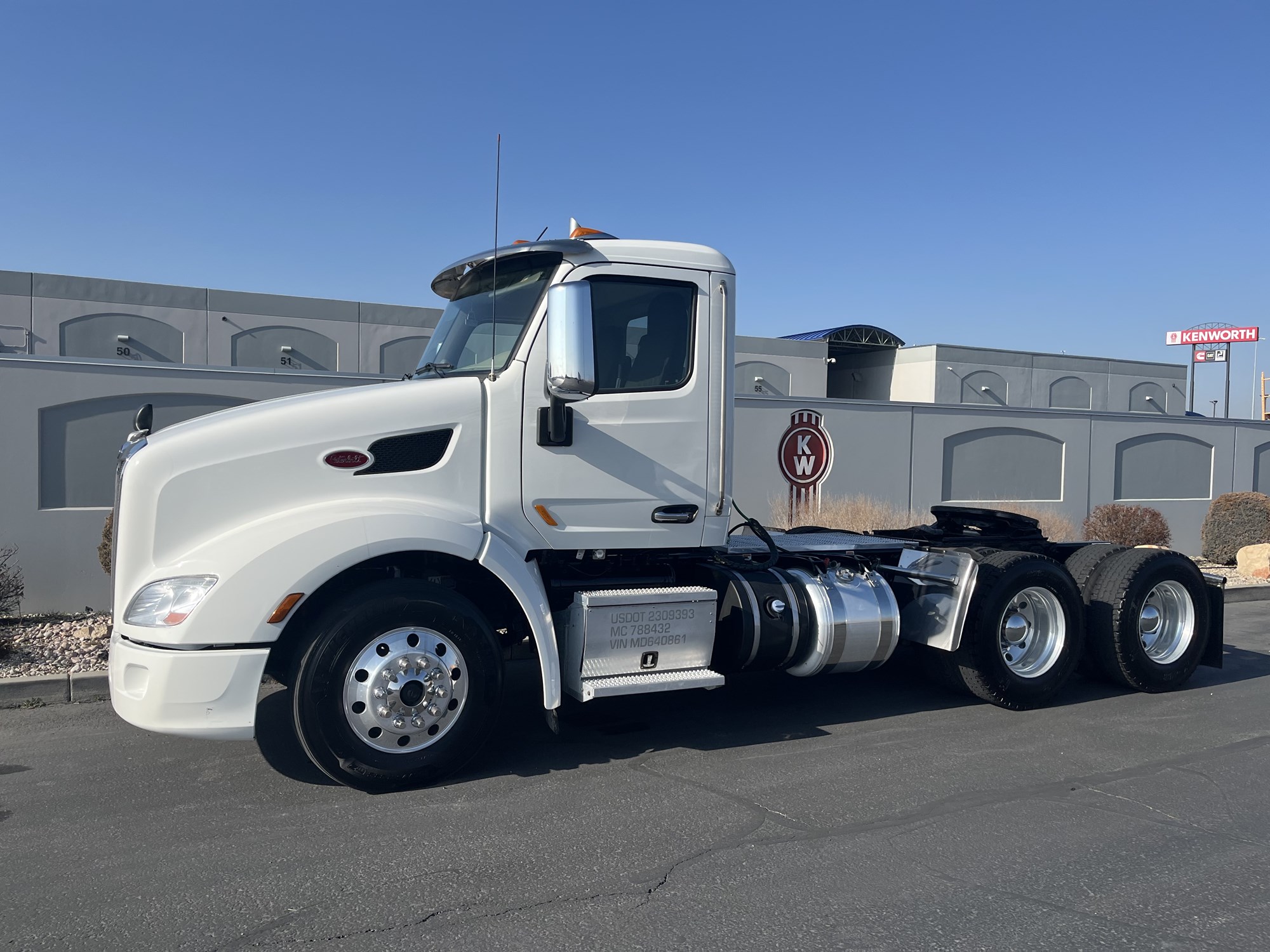 2020 Peterbilt 579 2020 Peterbilt 579 - image 1 of 6