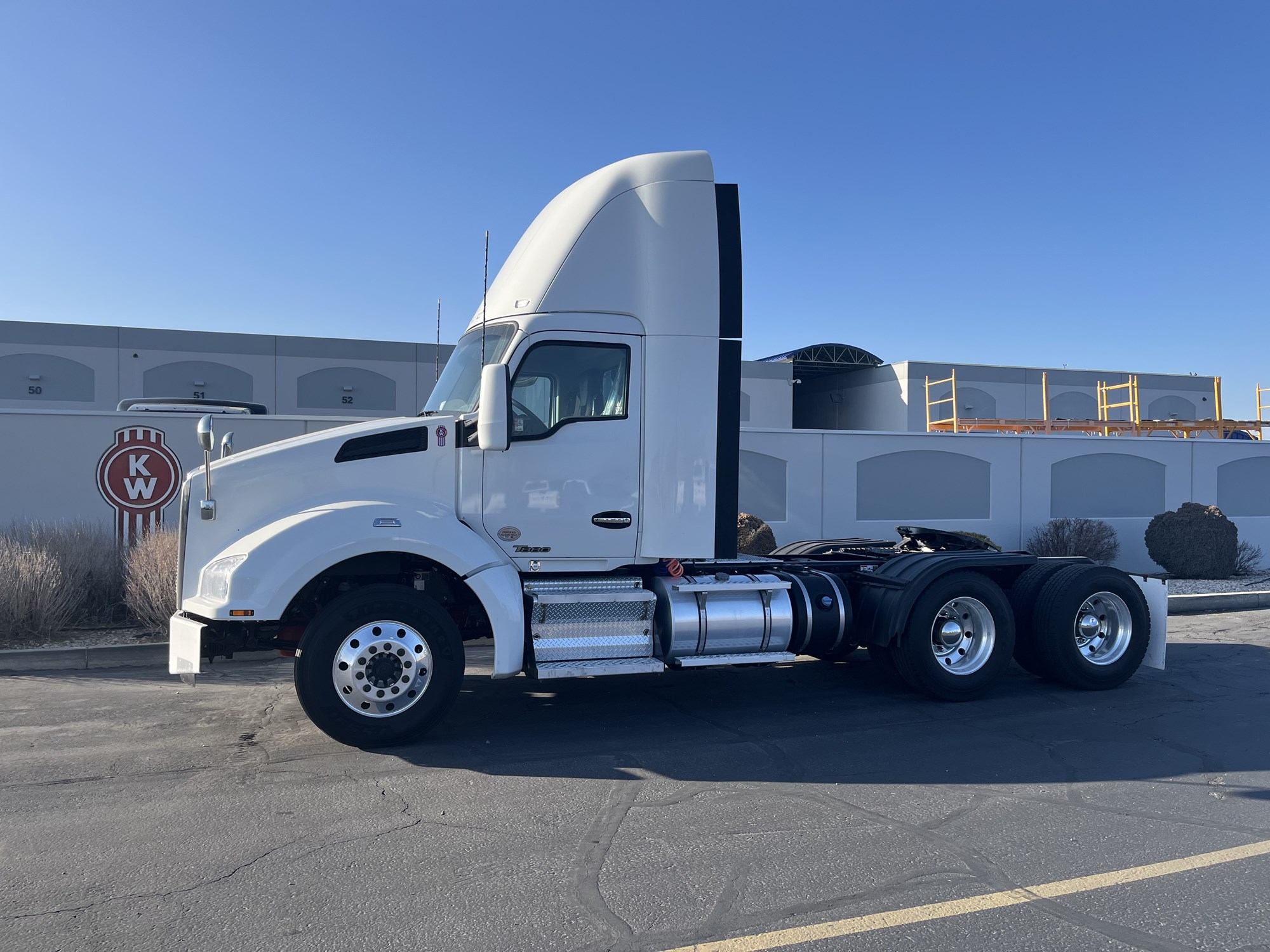 2021 Kenworth T880 - image 1 of 6