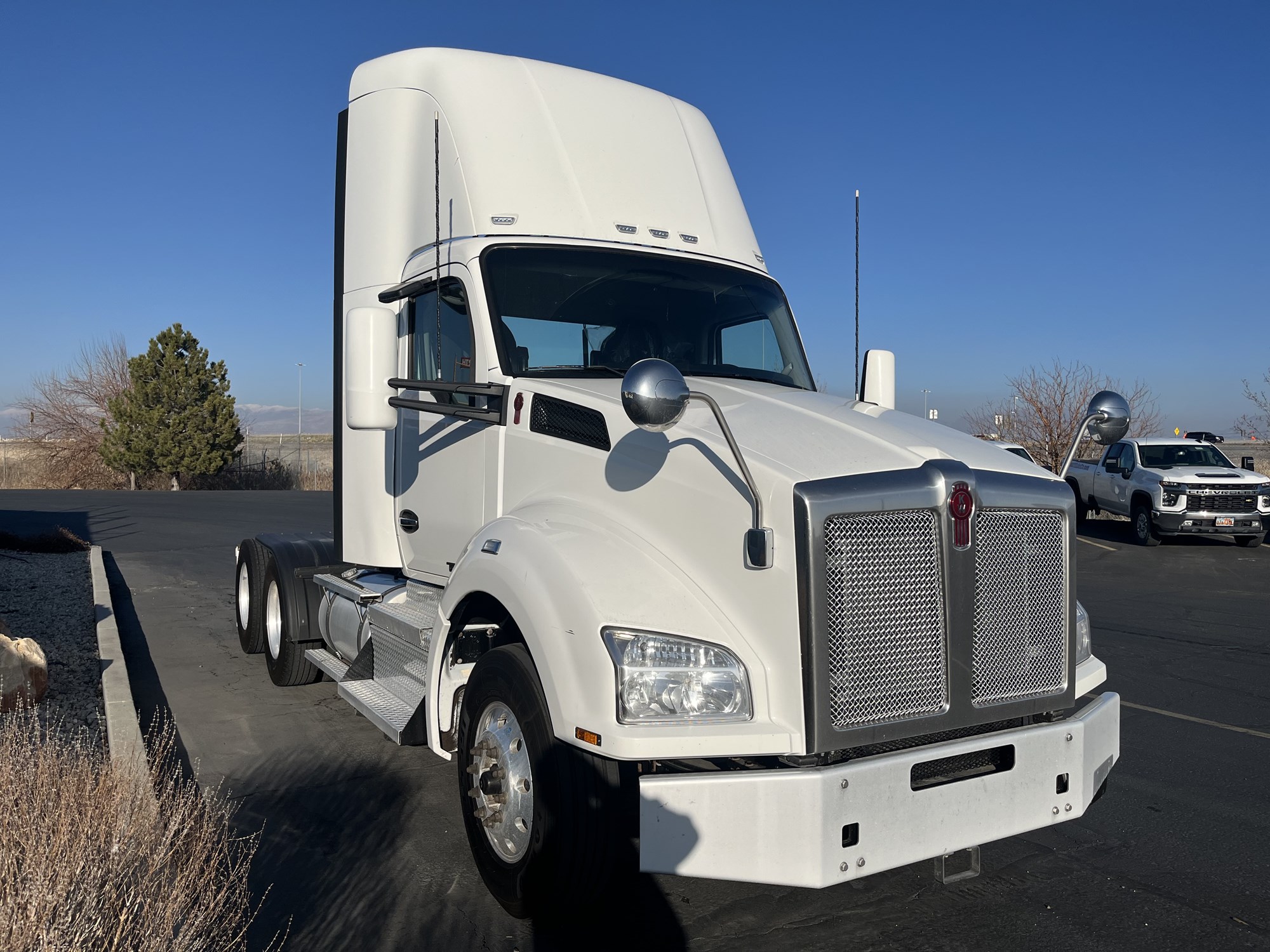 2021 Kenworth T880 - image 3 of 6