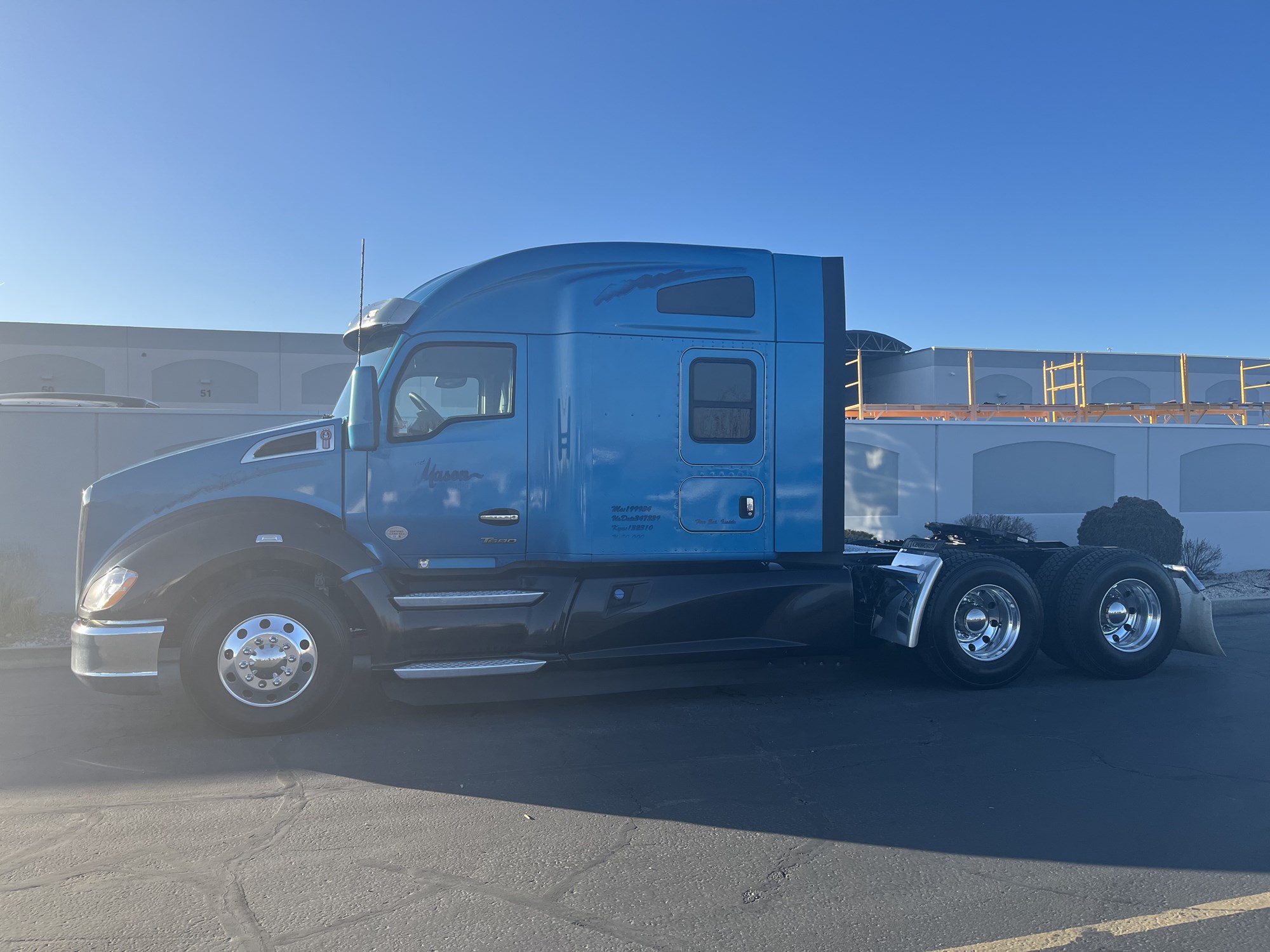 2022 Kenworth T680 - image 1 of 6