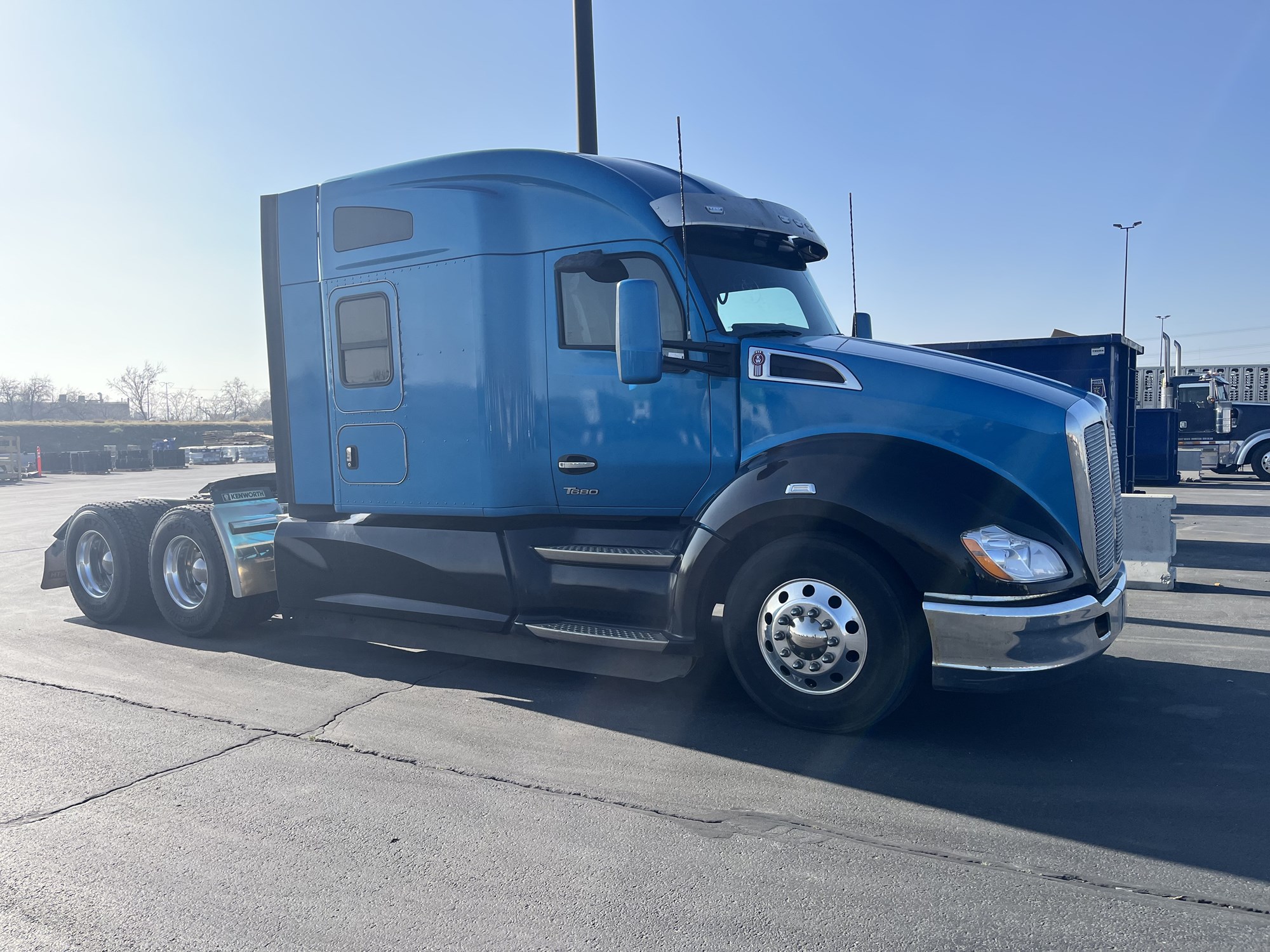 2022 Kenworth T680 - image 4 of 6