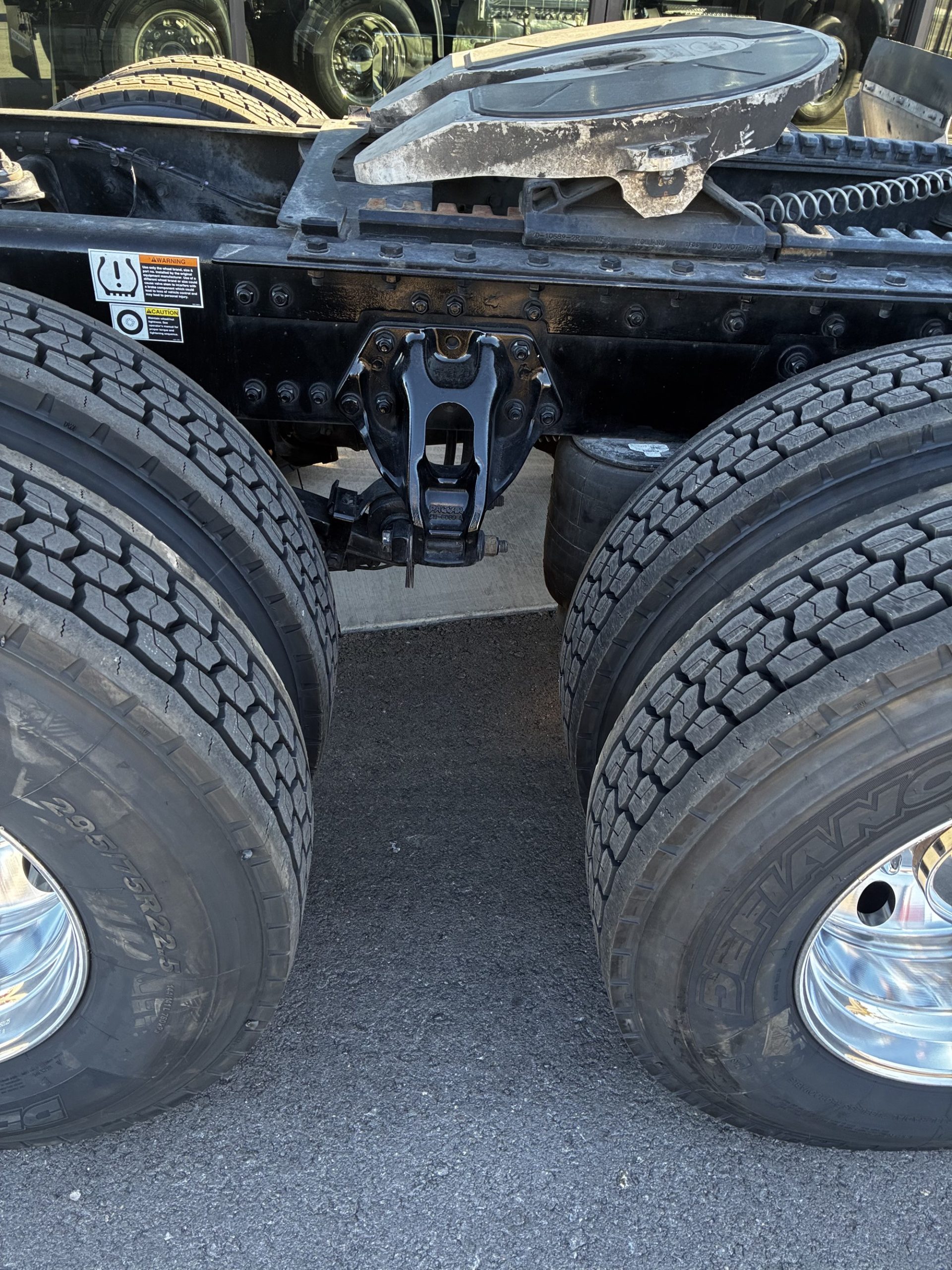 2022 Kenworth T880 - image 4