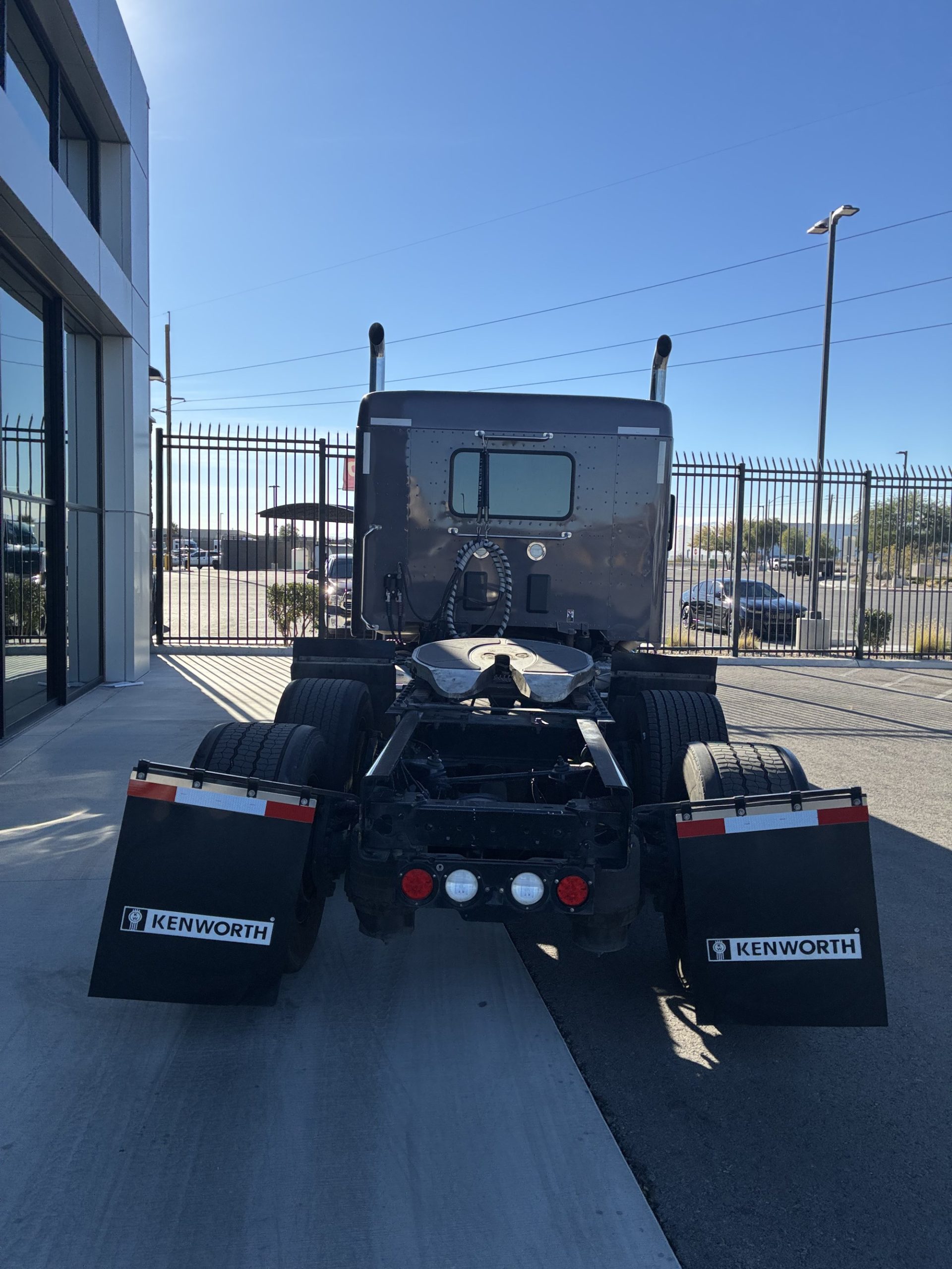 2022 Kenworth T880 - image 6 of 6