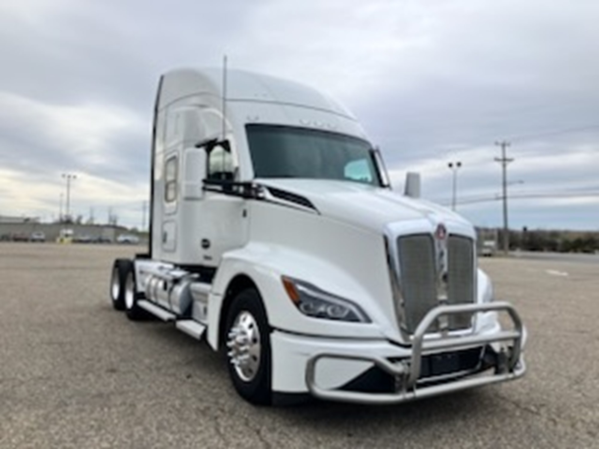 2022 Kenworth T680 2022 Kenworth T680 - image 3 of 6