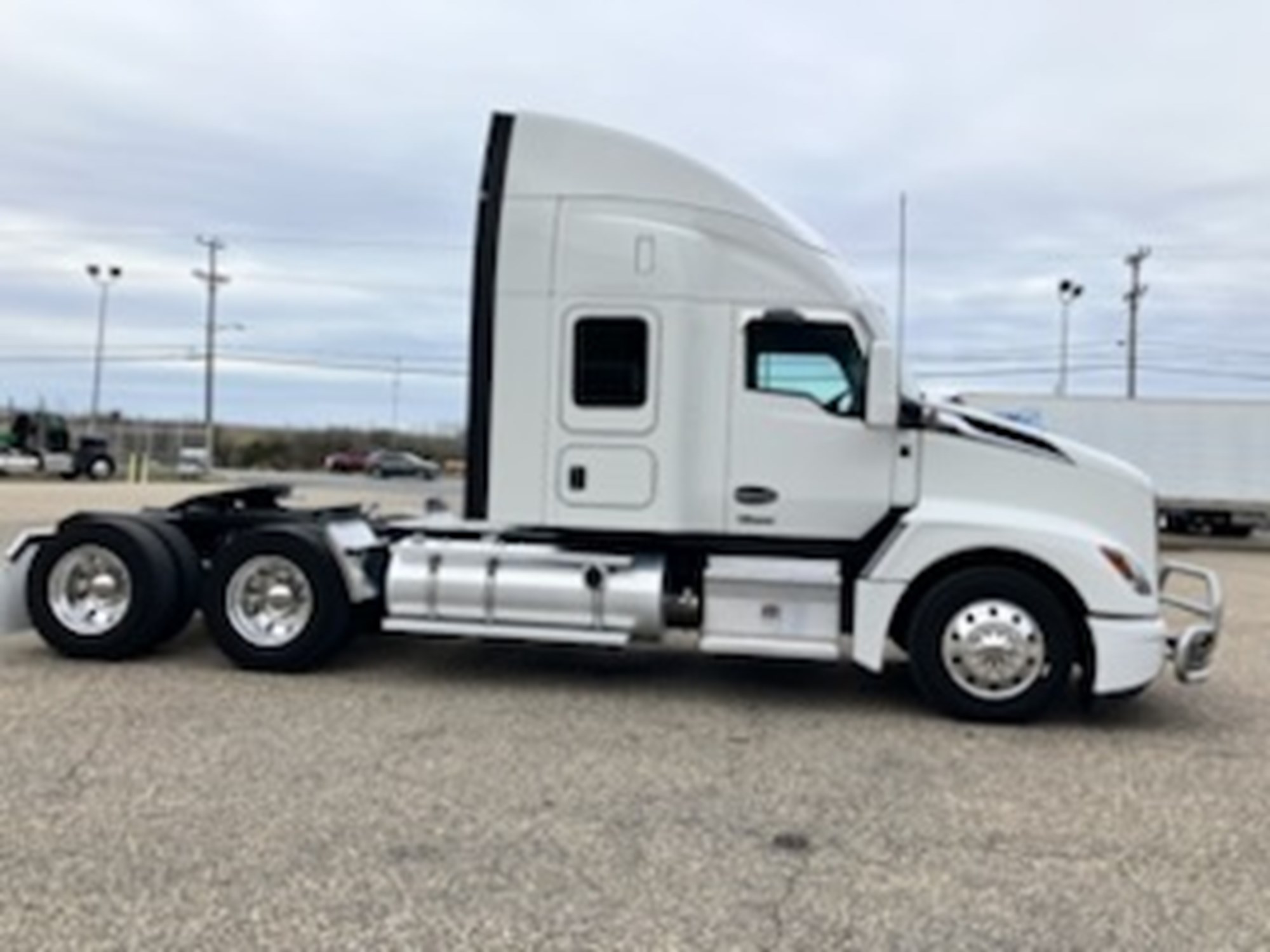 2022 Kenworth T680 2022 Kenworth T680 - image 4 of 6