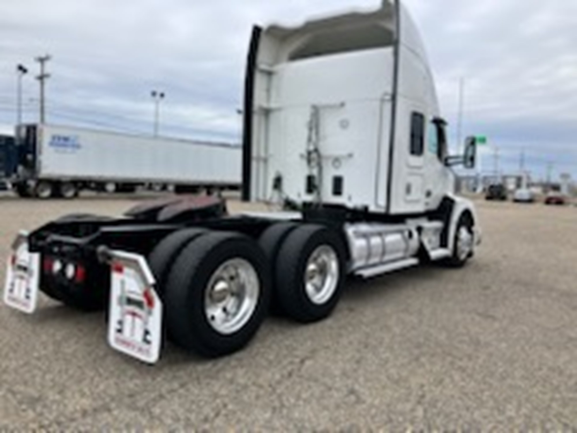 2022 Kenworth T680 2022 Kenworth T680 - image 5 of 6