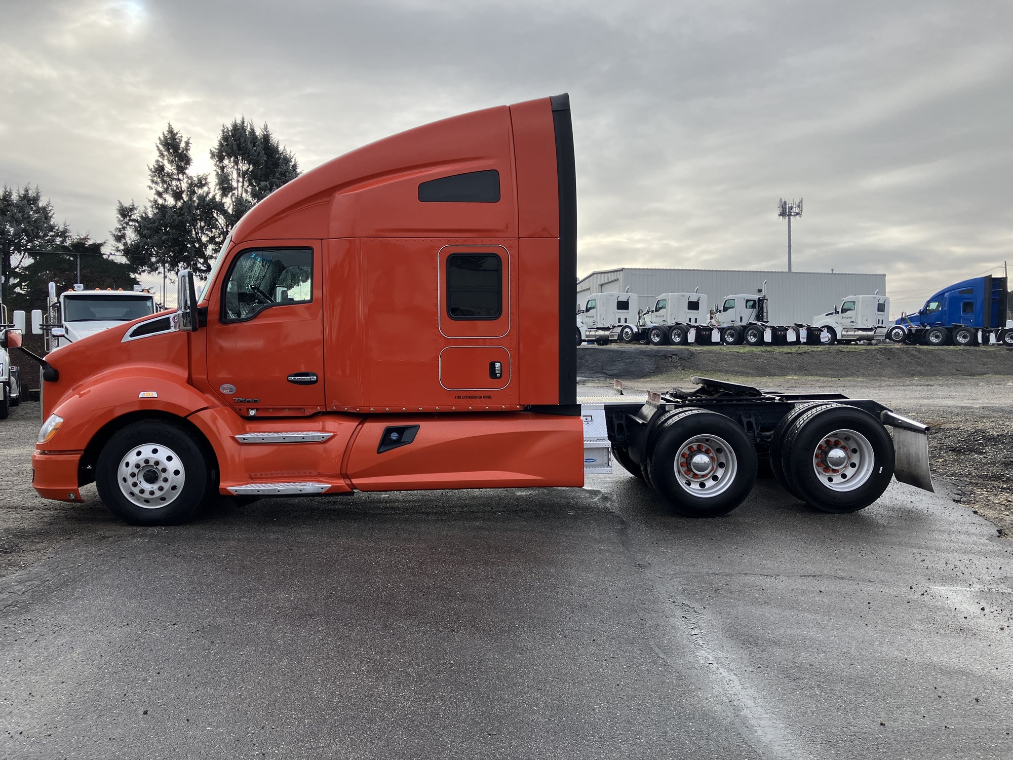 2022 Kenworth T680 - image 2 of 6