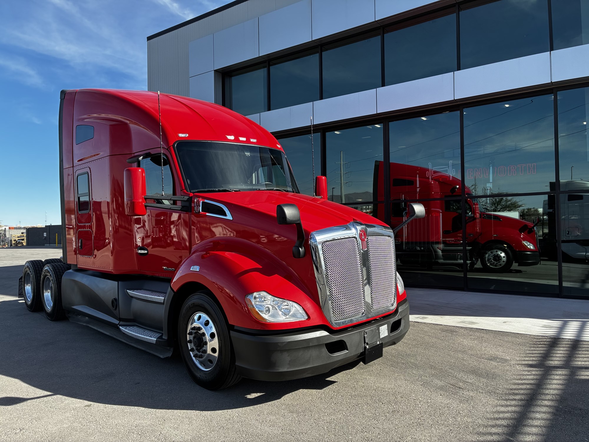 2022 Kenworth T680 - image 1
