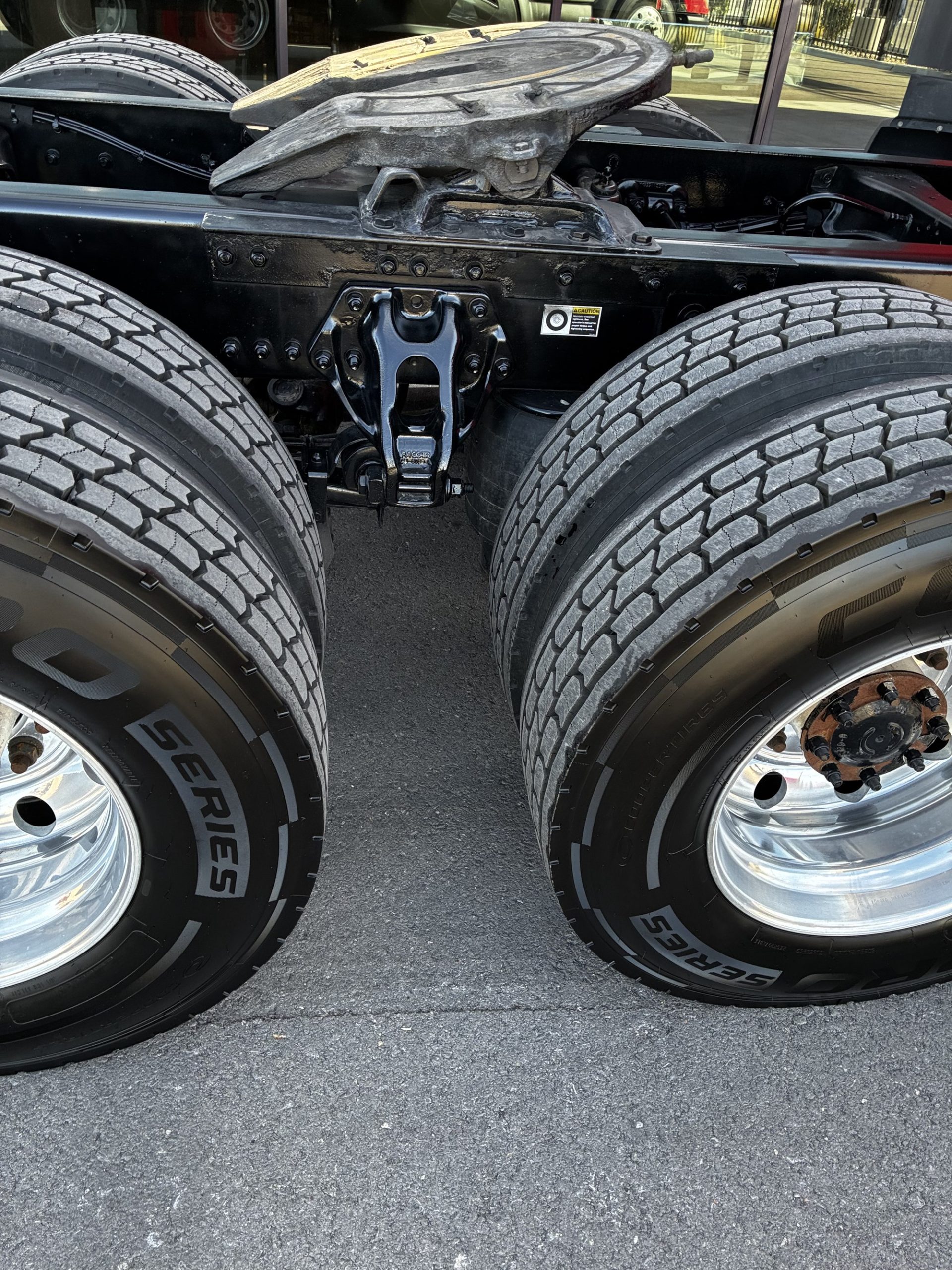 2022 Kenworth T680 - image 3