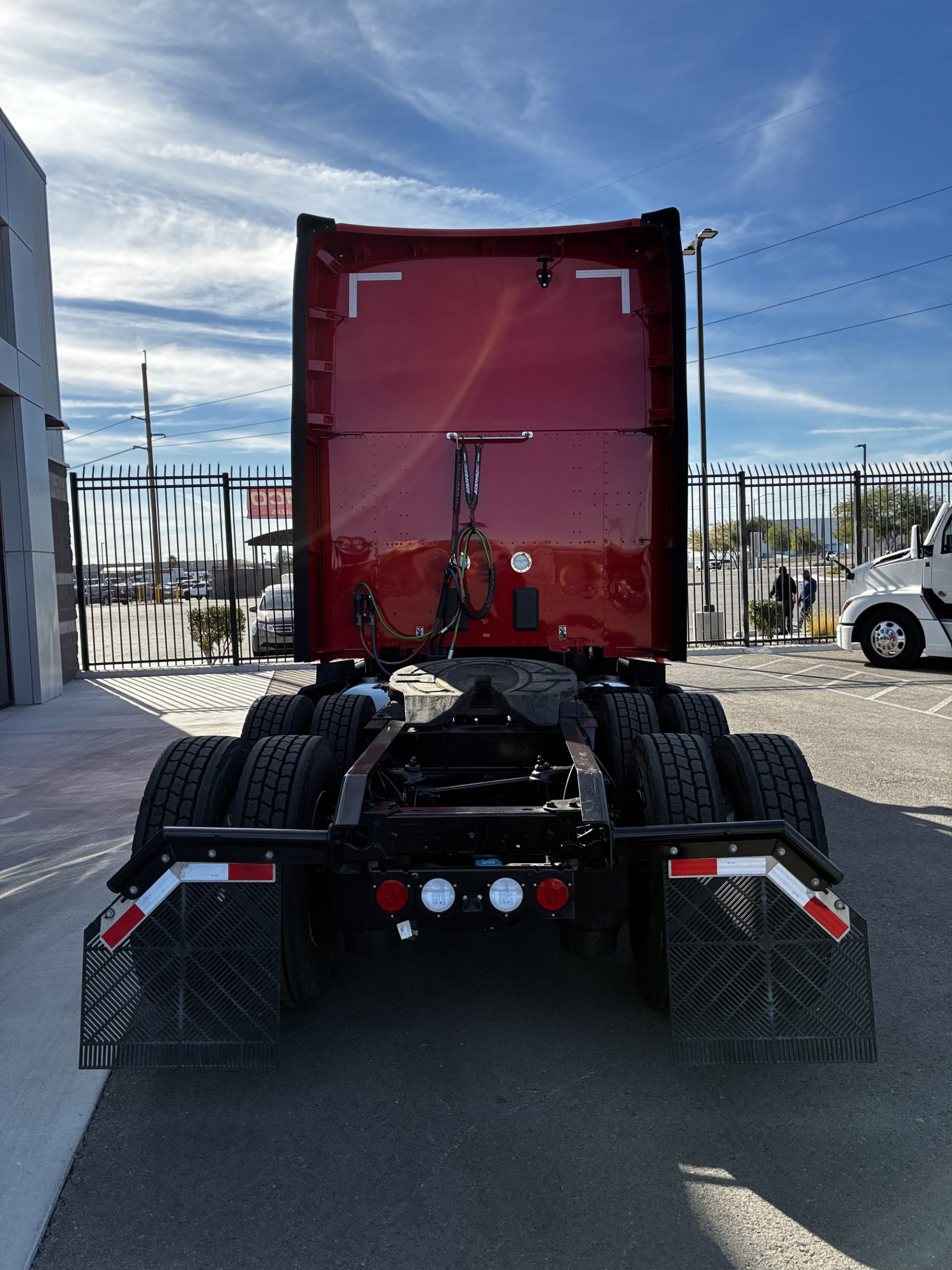 2022 Kenworth T680 - image 4