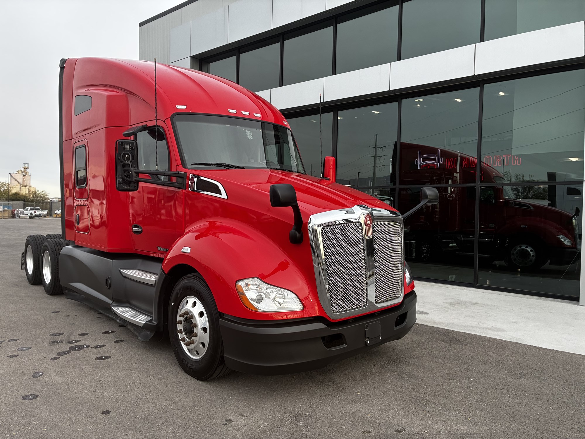 2022 Kenworth T680 - image 1