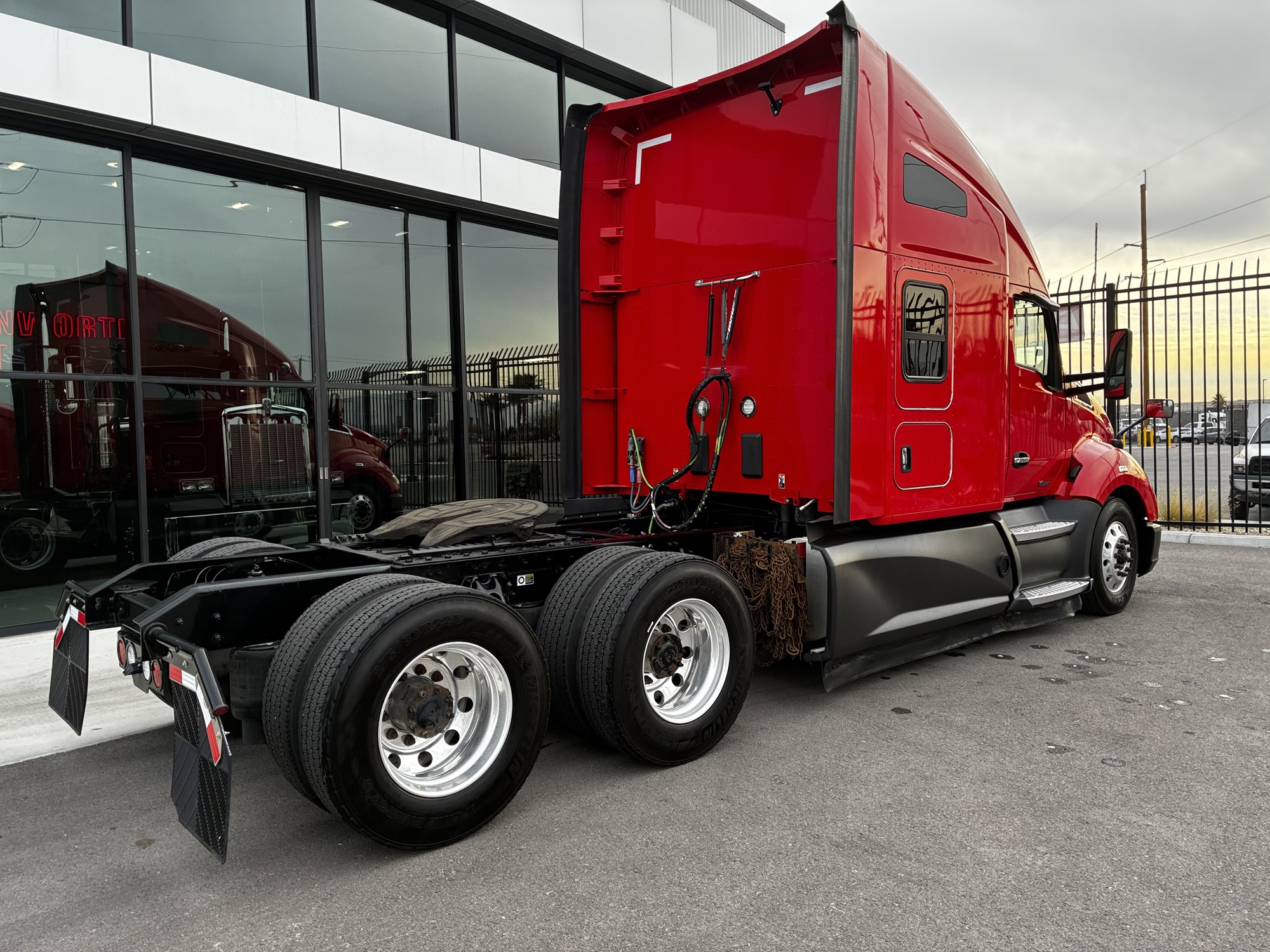 2022 Kenworth T680 - image 5