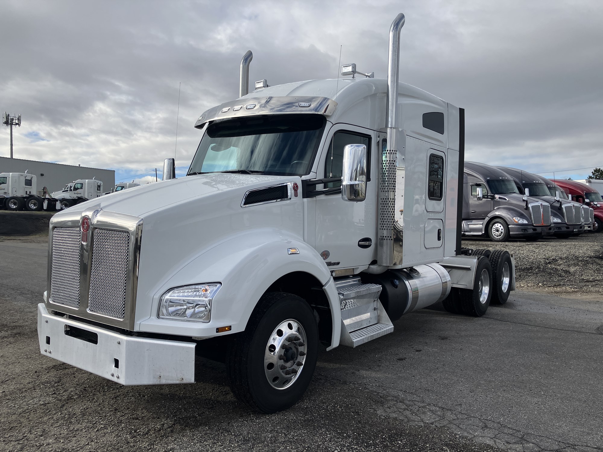 2022 Kenworth T880 - image 1 of 6