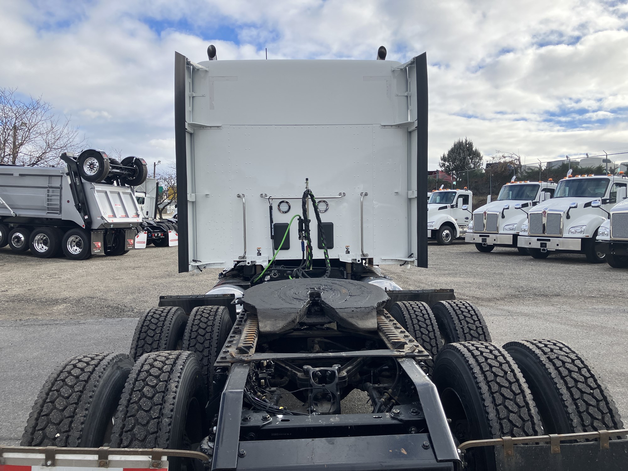 2022 Kenworth T880 - image 4 of 6