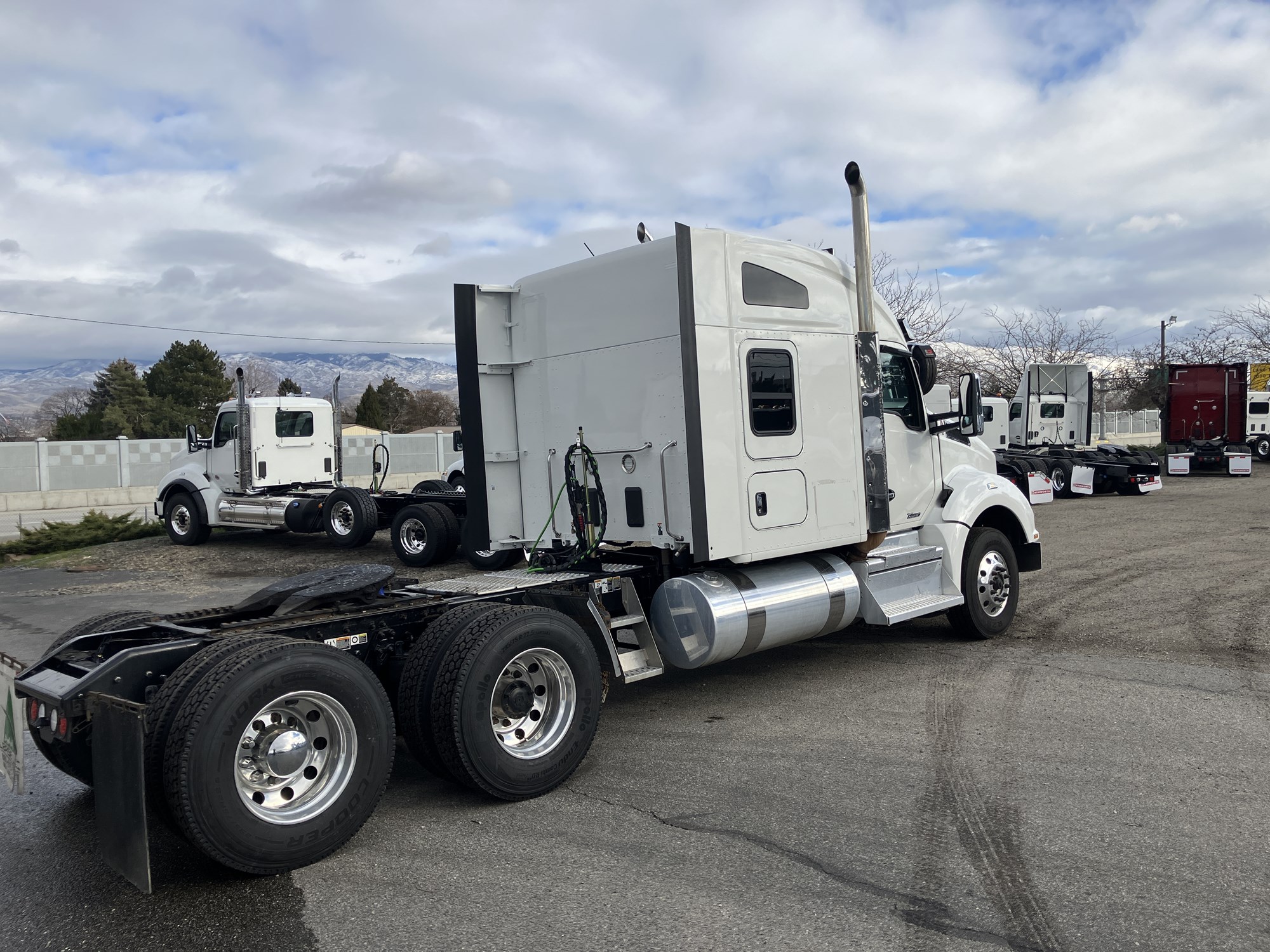 2022 Kenworth T880 - image 5 of 6