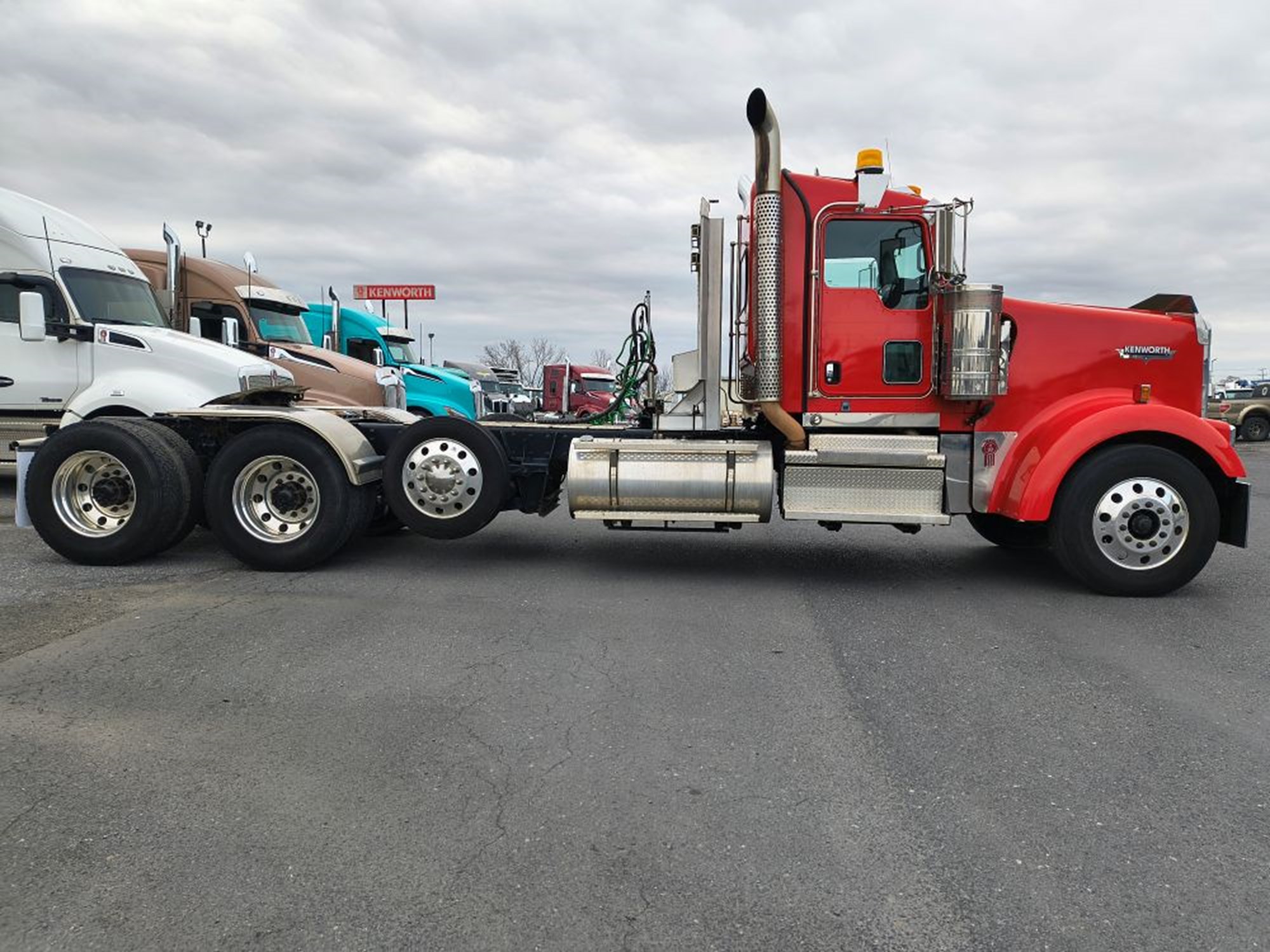 2022 Kenworth W900 - image 4