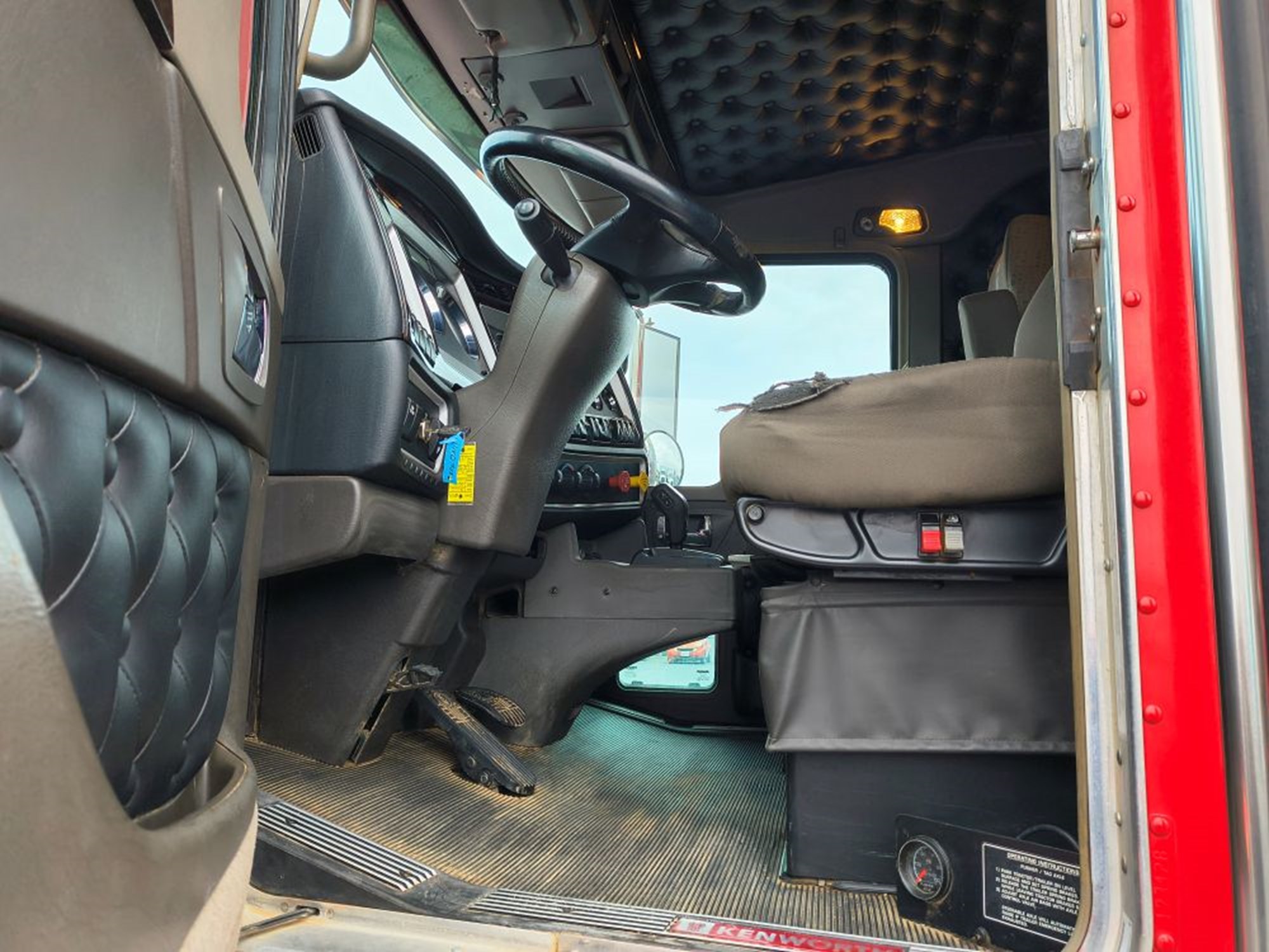 2022 Kenworth W900 - image 6