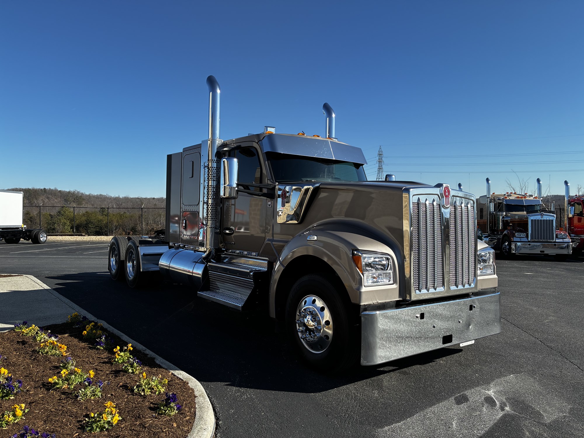 2025 Kenworth W990 - image 4