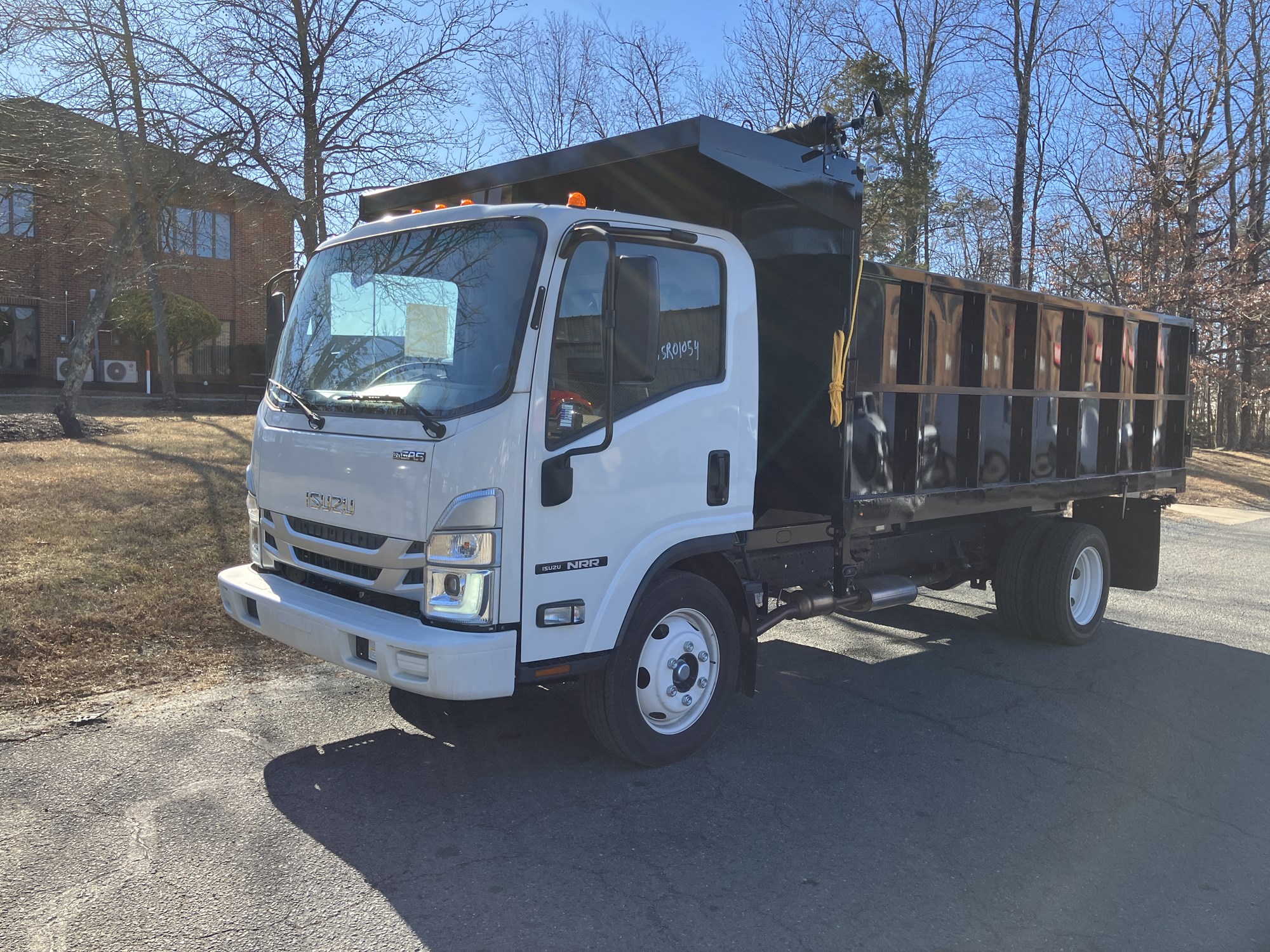 2025 Isuzu NRR GAS 1U3 2025 Isuzu NRR GAS 1U3 - image 1 of 6