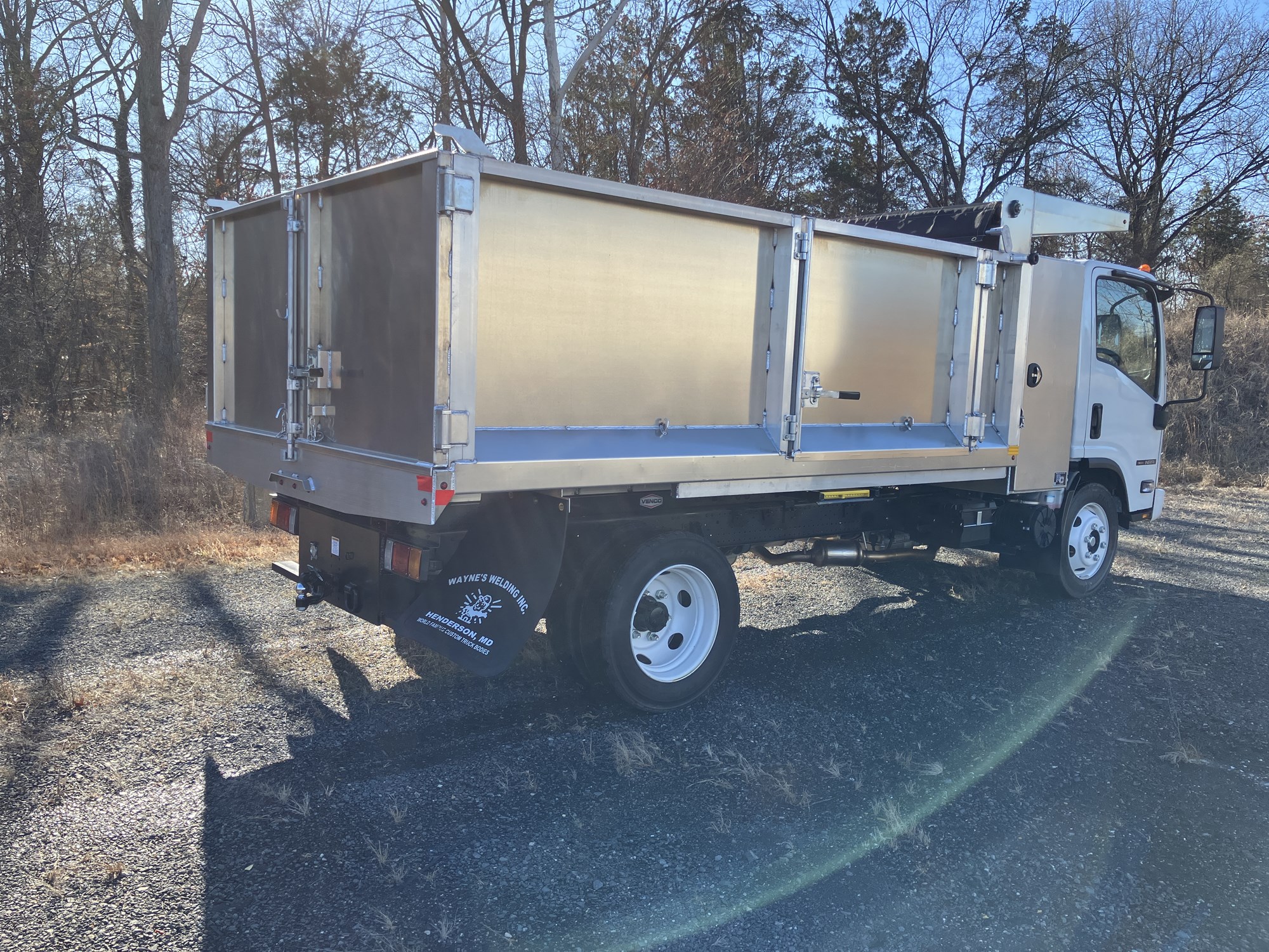 2025 Isuzu - image 3