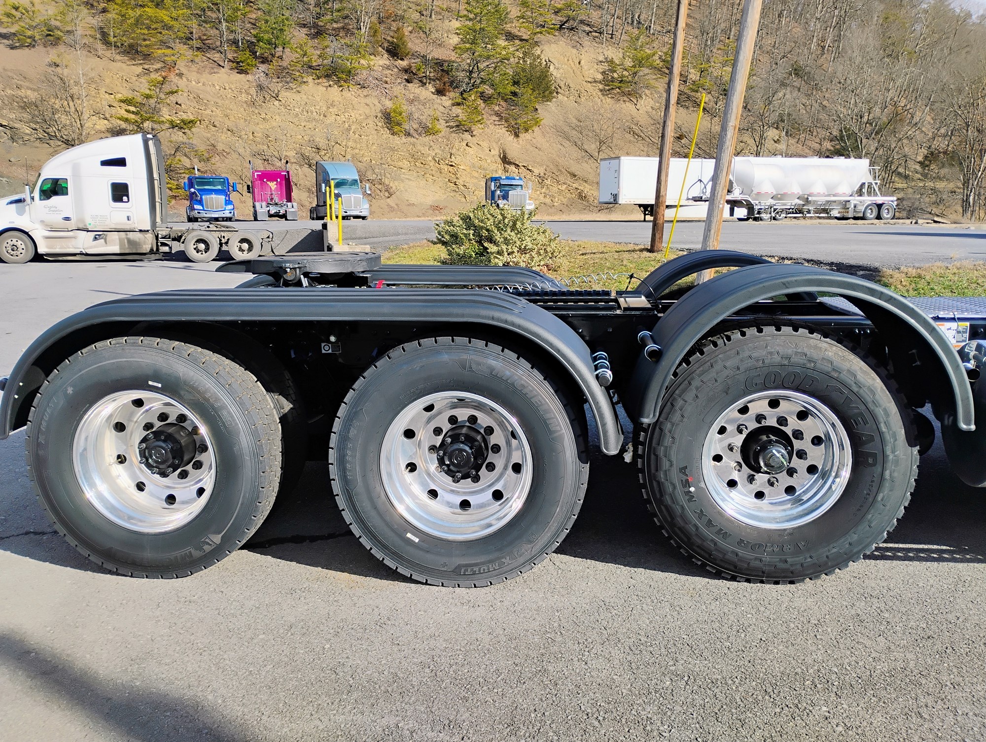 2026 Kenworth T880 - image 4