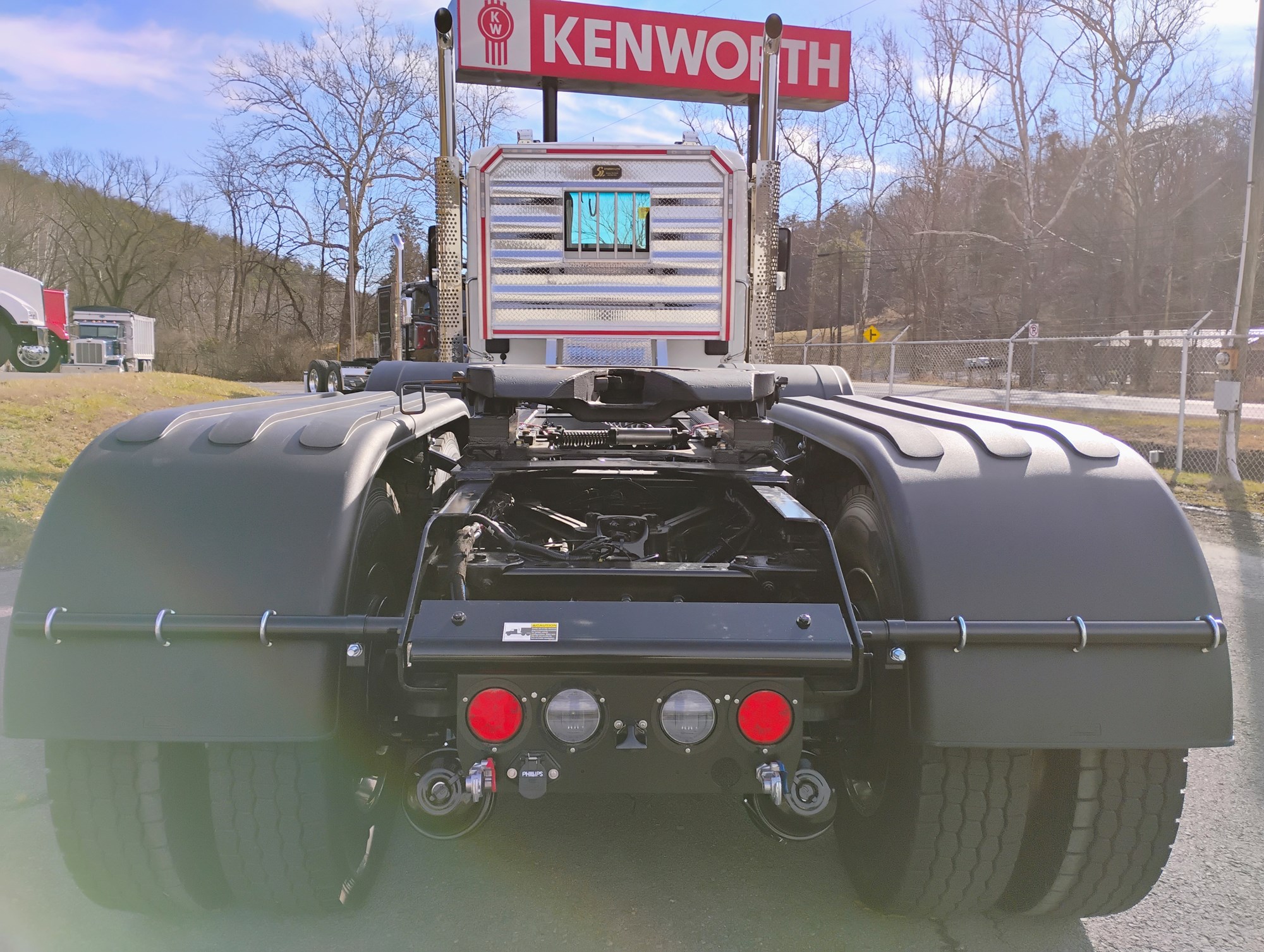 2026 Kenworth T880 - image 6