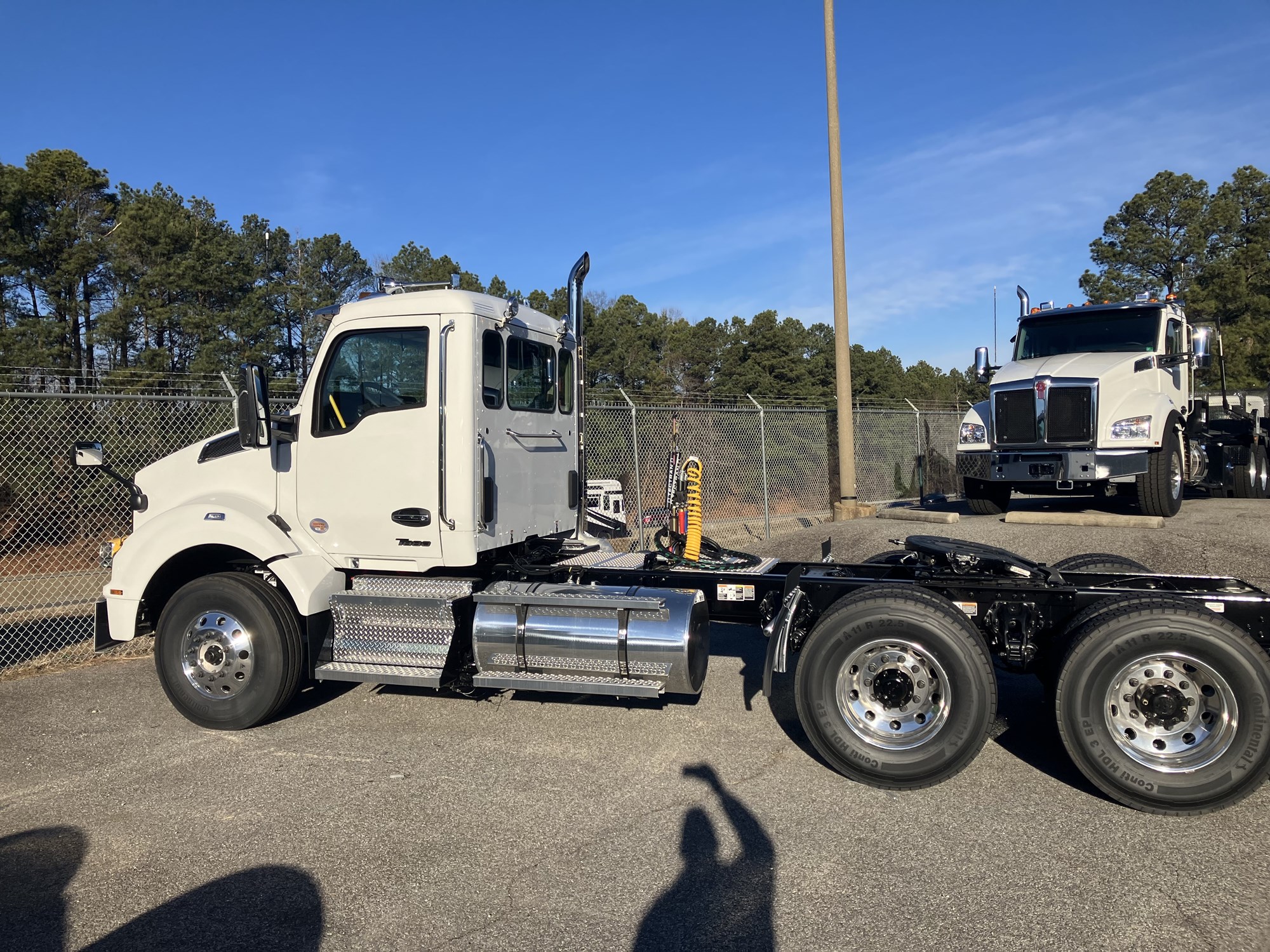 2026 Kenworth T880 - image 2