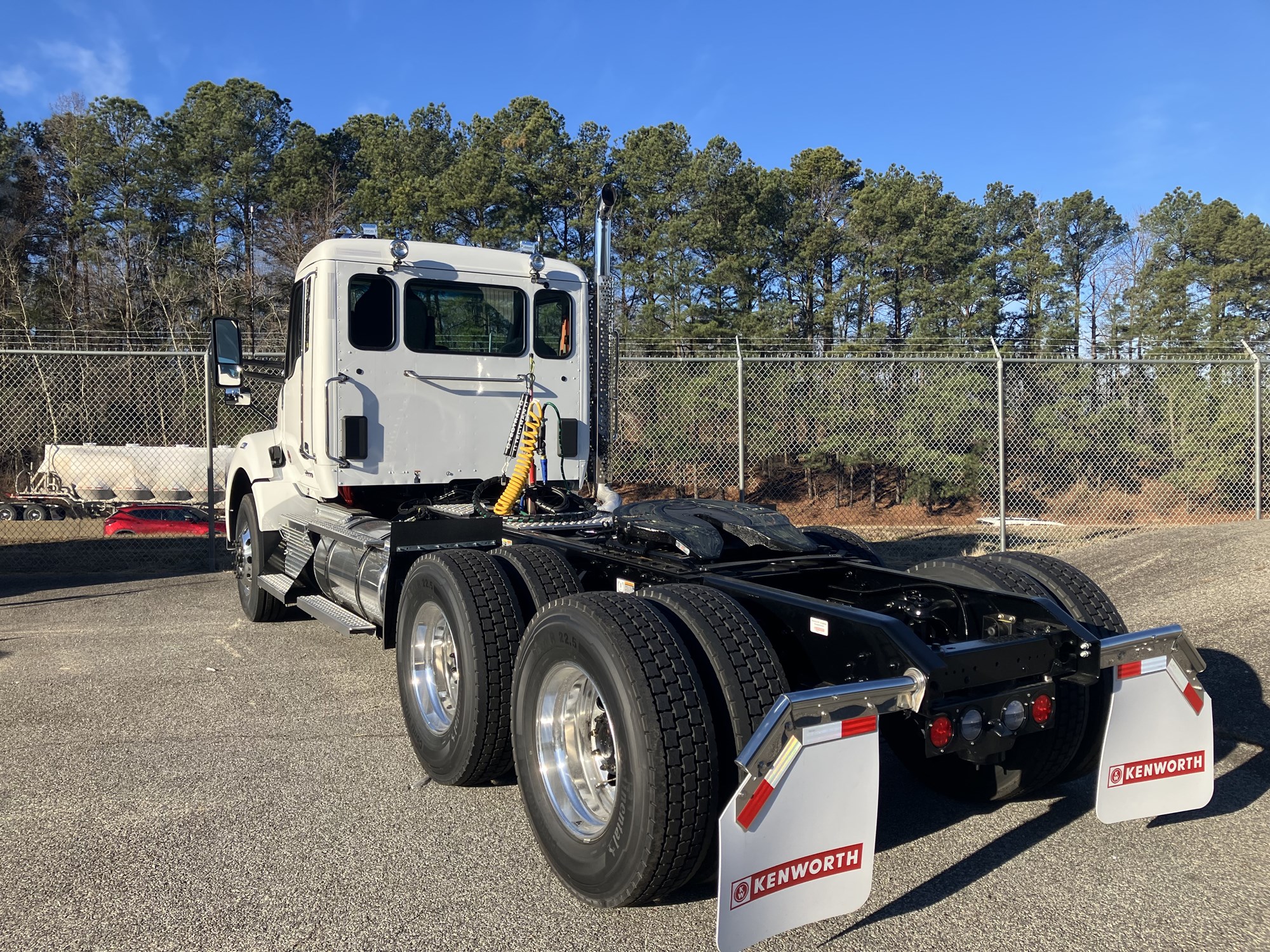 2026 Kenworth T880 - image 3