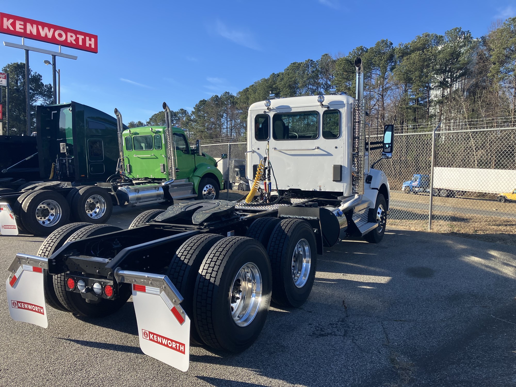 2026 Kenworth T880 - image 4