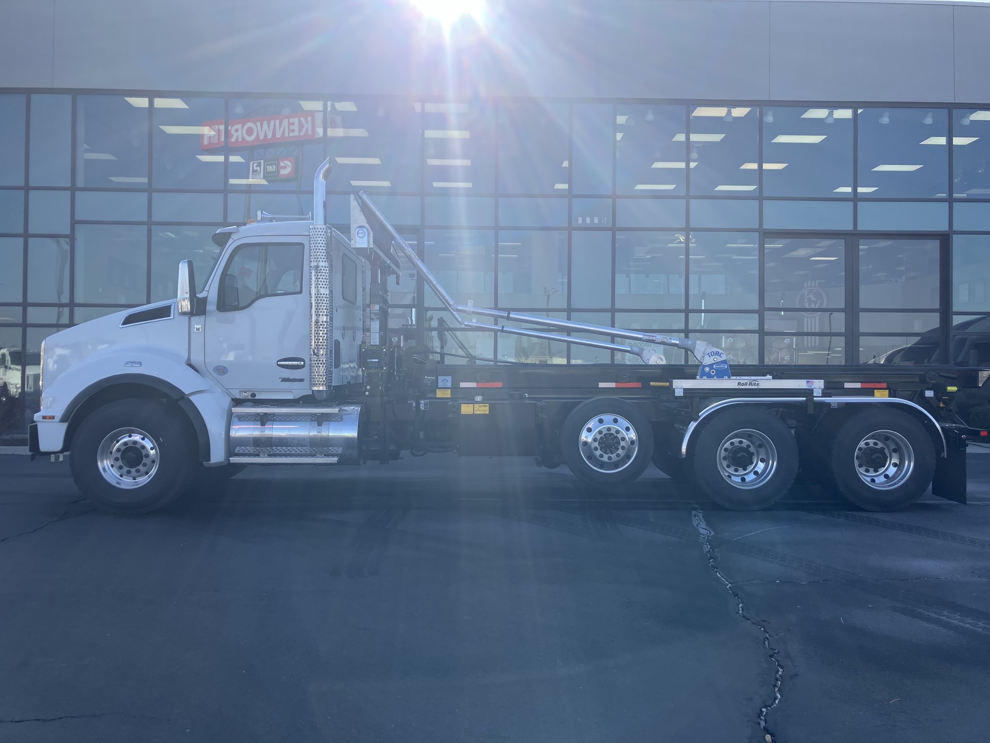 2026 Kenworth T880 - image 5 of 6