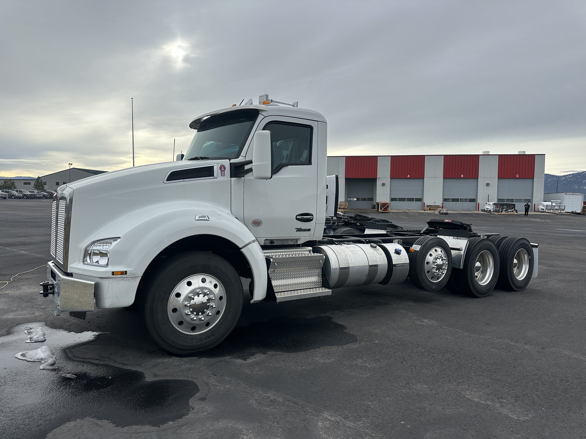 2026 Kenworth T880 2026 Kenworth T880 - image 1 of 6
