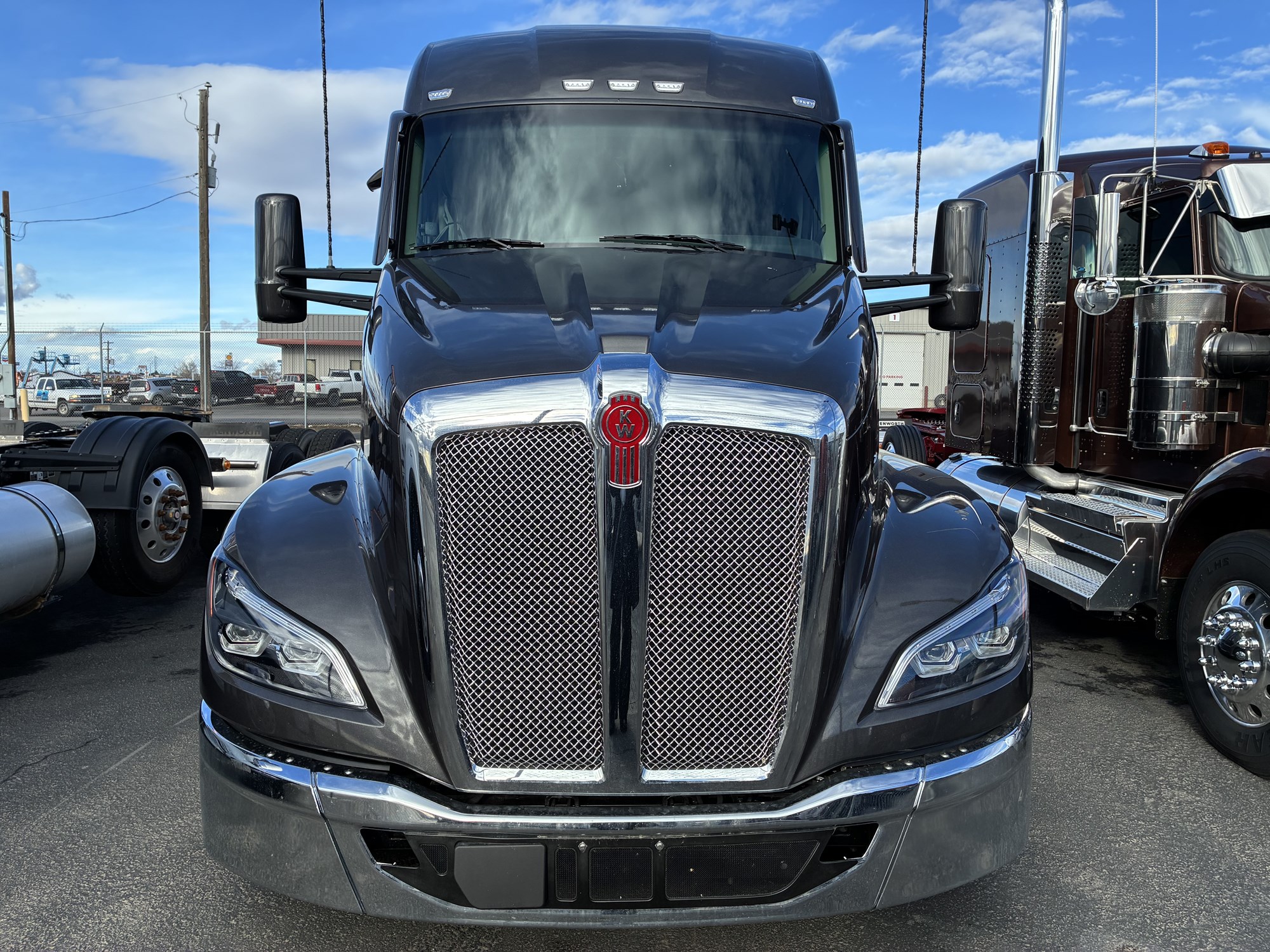 2026 Kenworth T680 - image 2