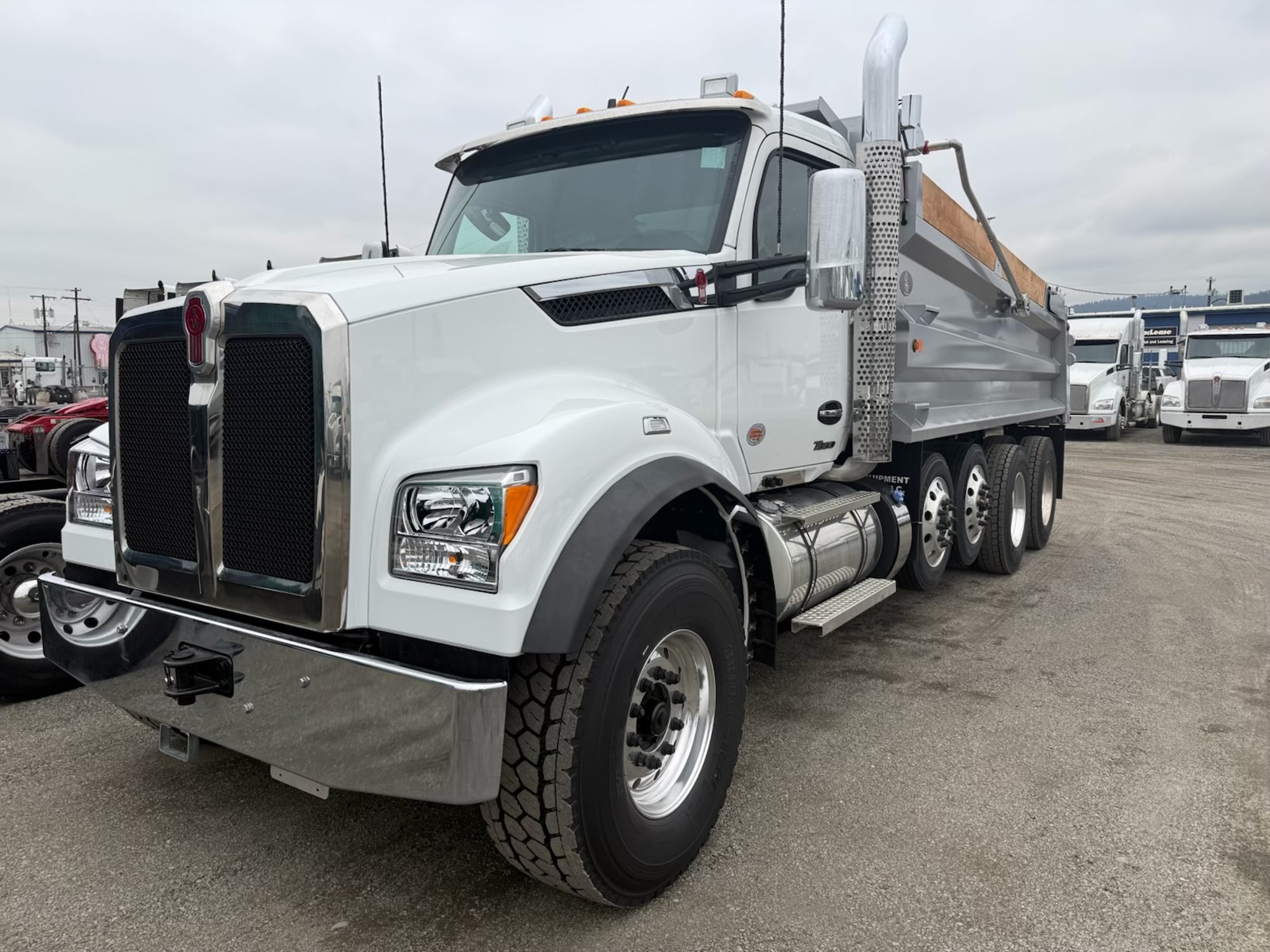 2026 Kenworth T880 - image 1 of 6