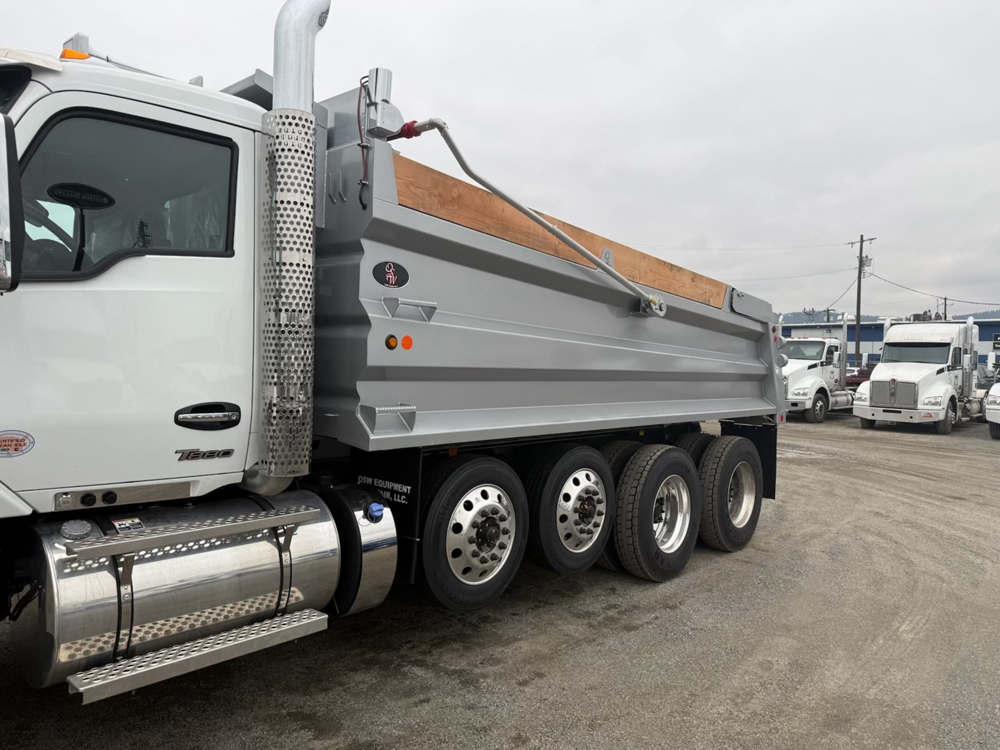 2026 Kenworth T880 - image 3 of 6