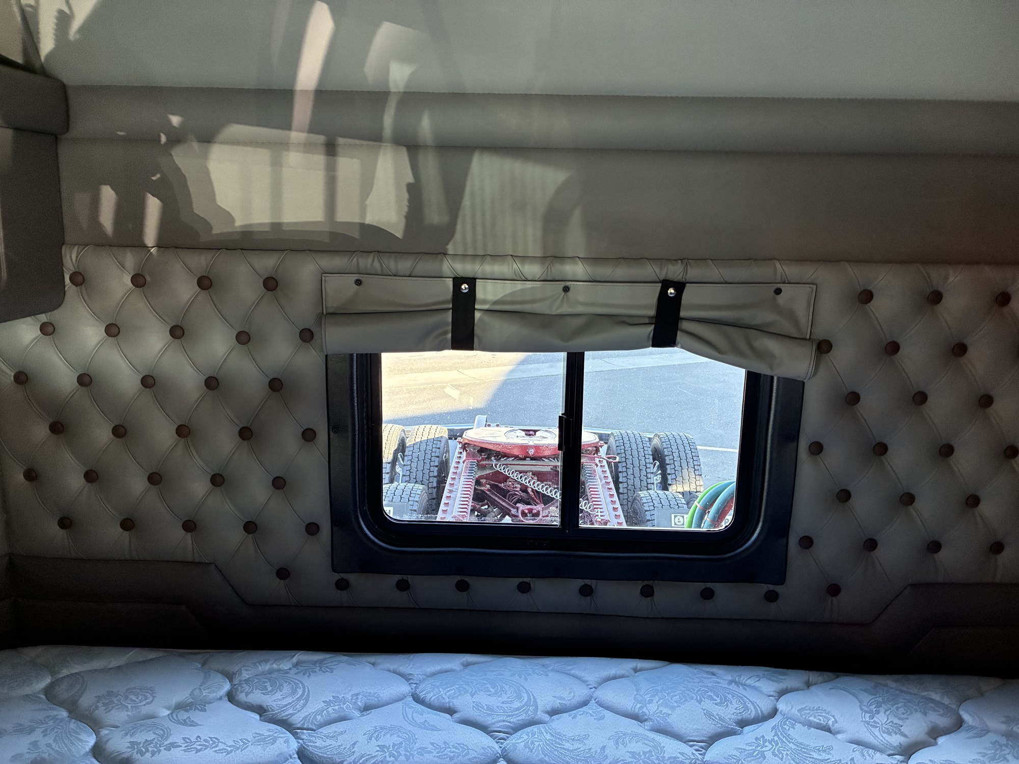 2026 Kenworth W900B - image 4 of 4