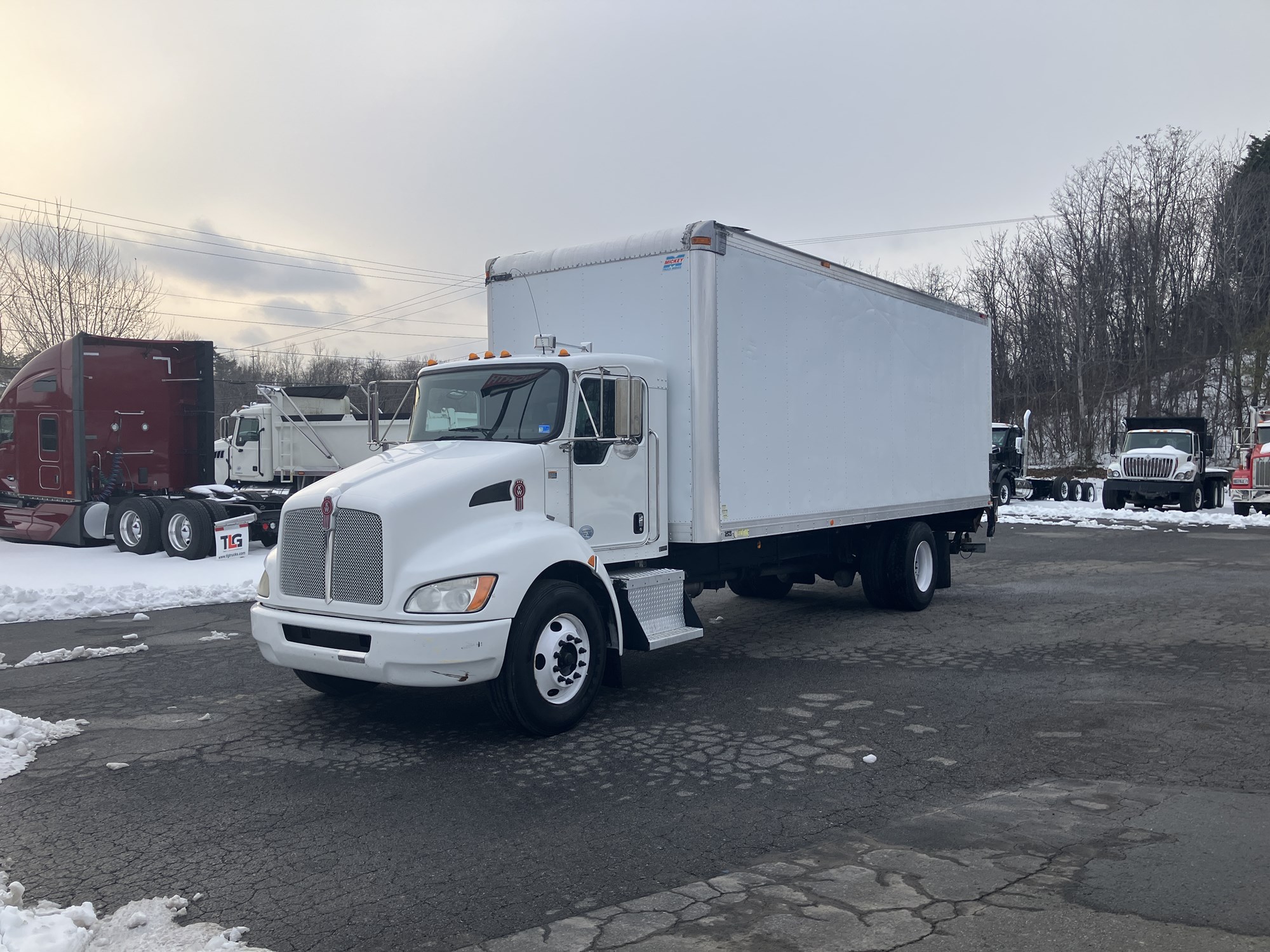 2011 Kenworth T270 - image 2 of 6