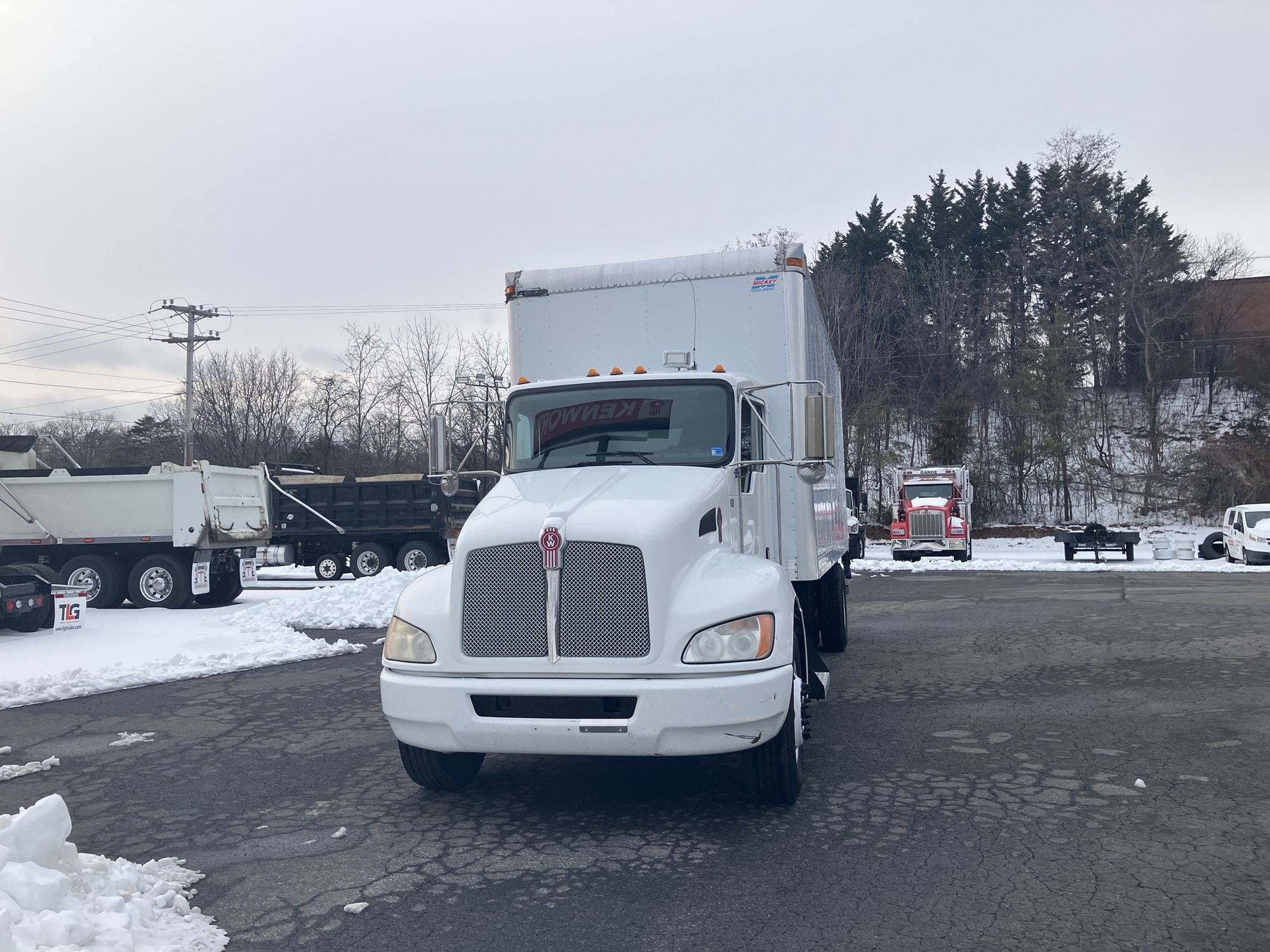 2011 Kenworth T270 - image 3 of 6