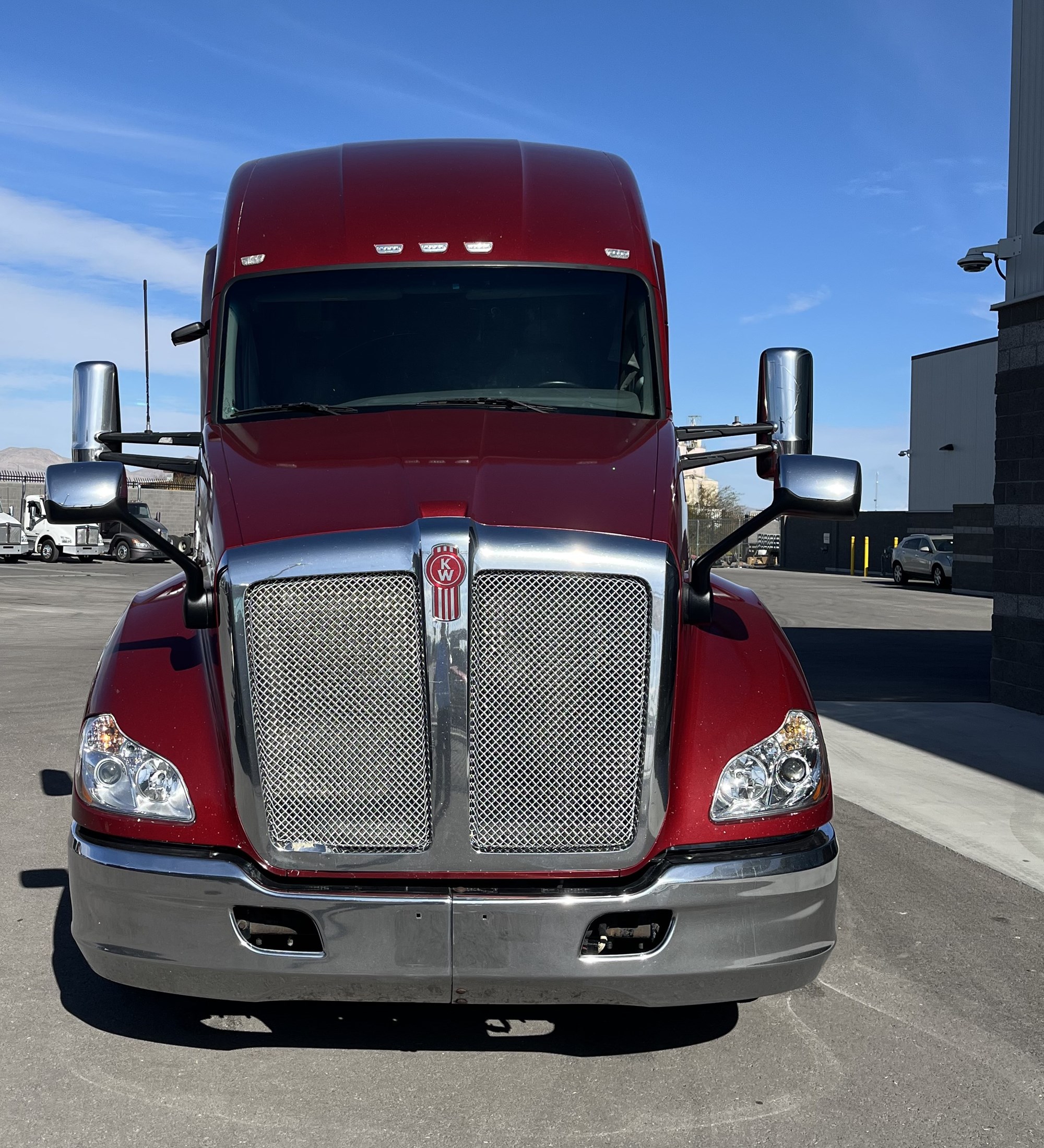 2018 Kenworth T680 - image 3 of 6